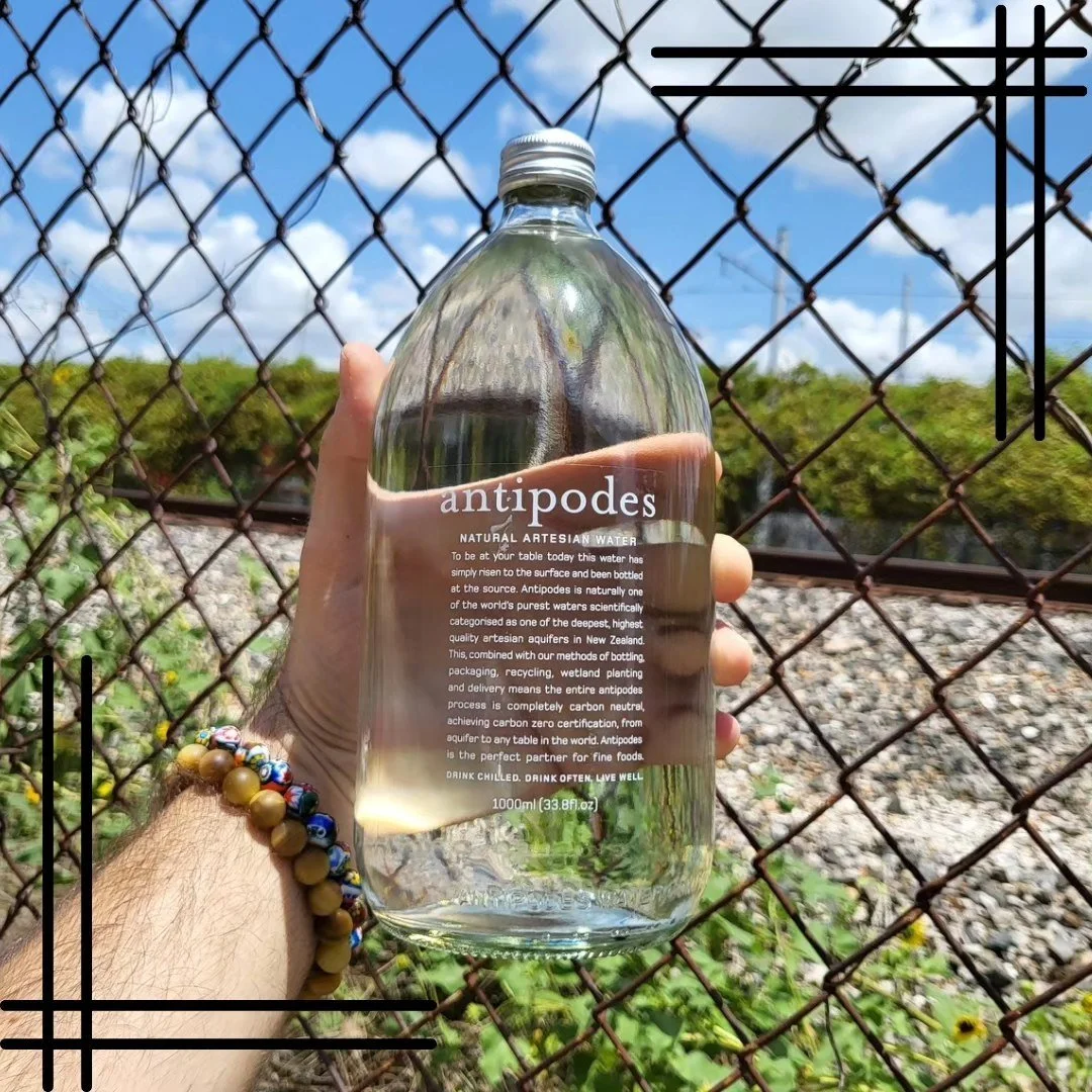 Sip, rinse, repeat. The thought, design, and natural beauty of this product can be felt at every glance. 
Designed not to distract but delight this 1L big boy of a bottle sets the stage for "hydration." Whether it be for the pallet fatigue 