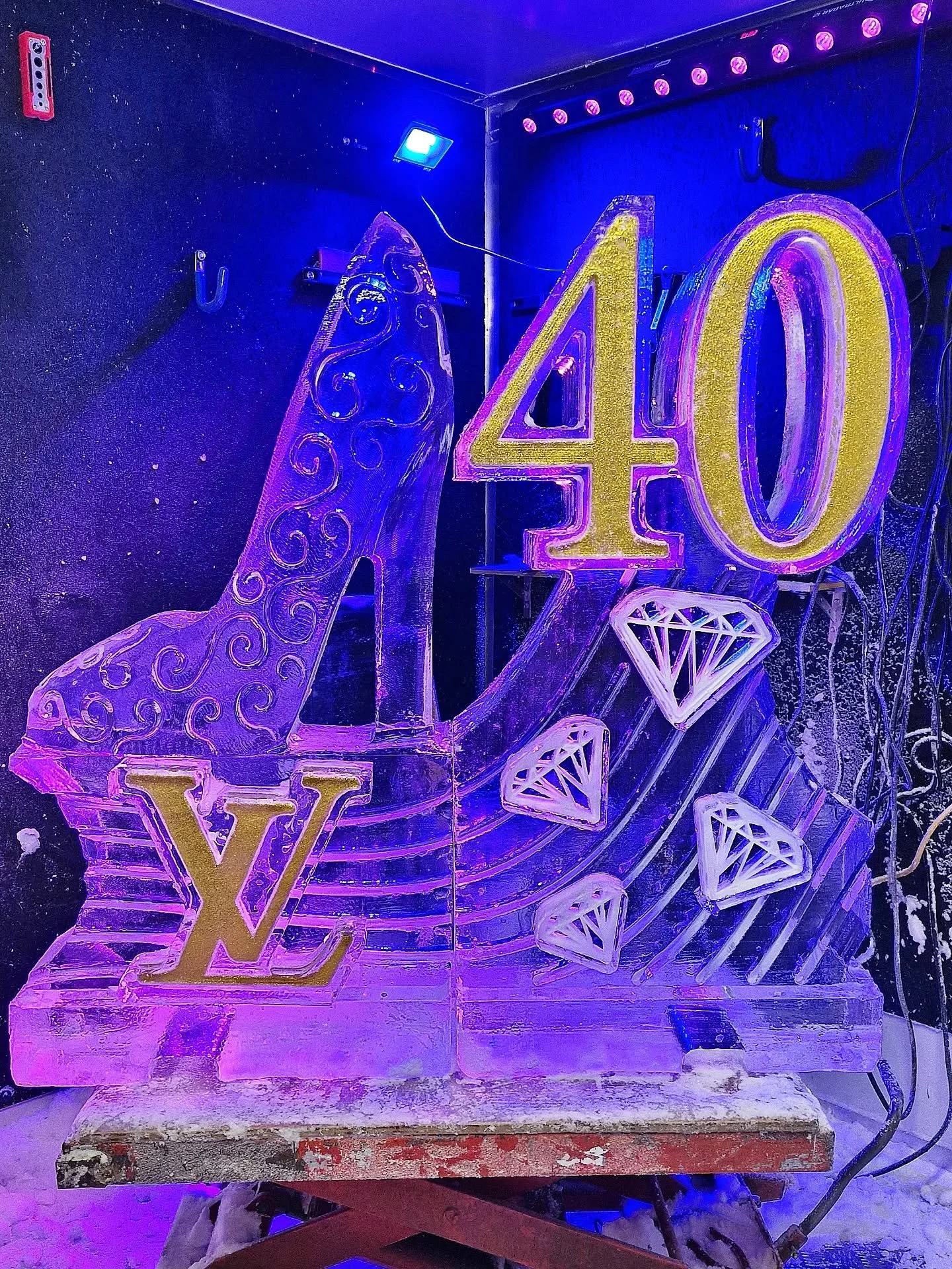 Made so much that we didn't post last season it's insane 

Catching up over the next few weeks

#icesculptures #iceluges #partyplanning #iceart #vodkaluge