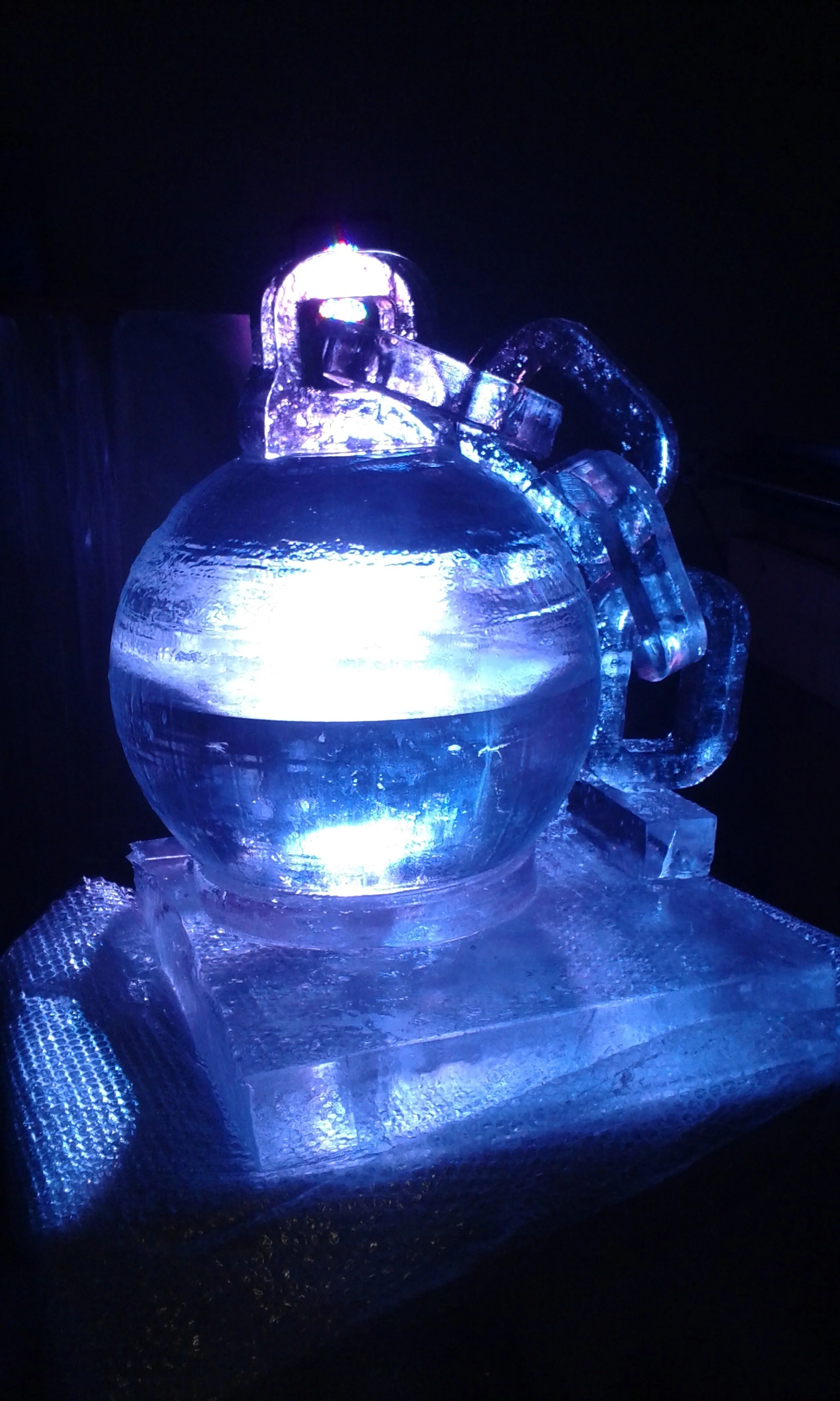ball and chain ice sculpture