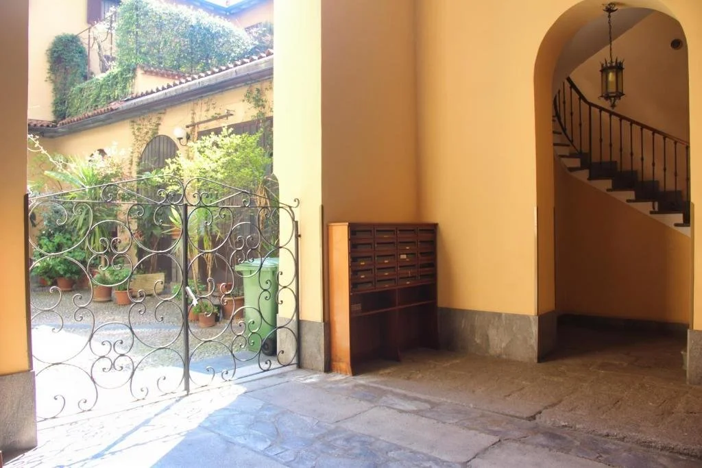 inside the little foyer was 4 very large flights of stairs, fun with luggage!!