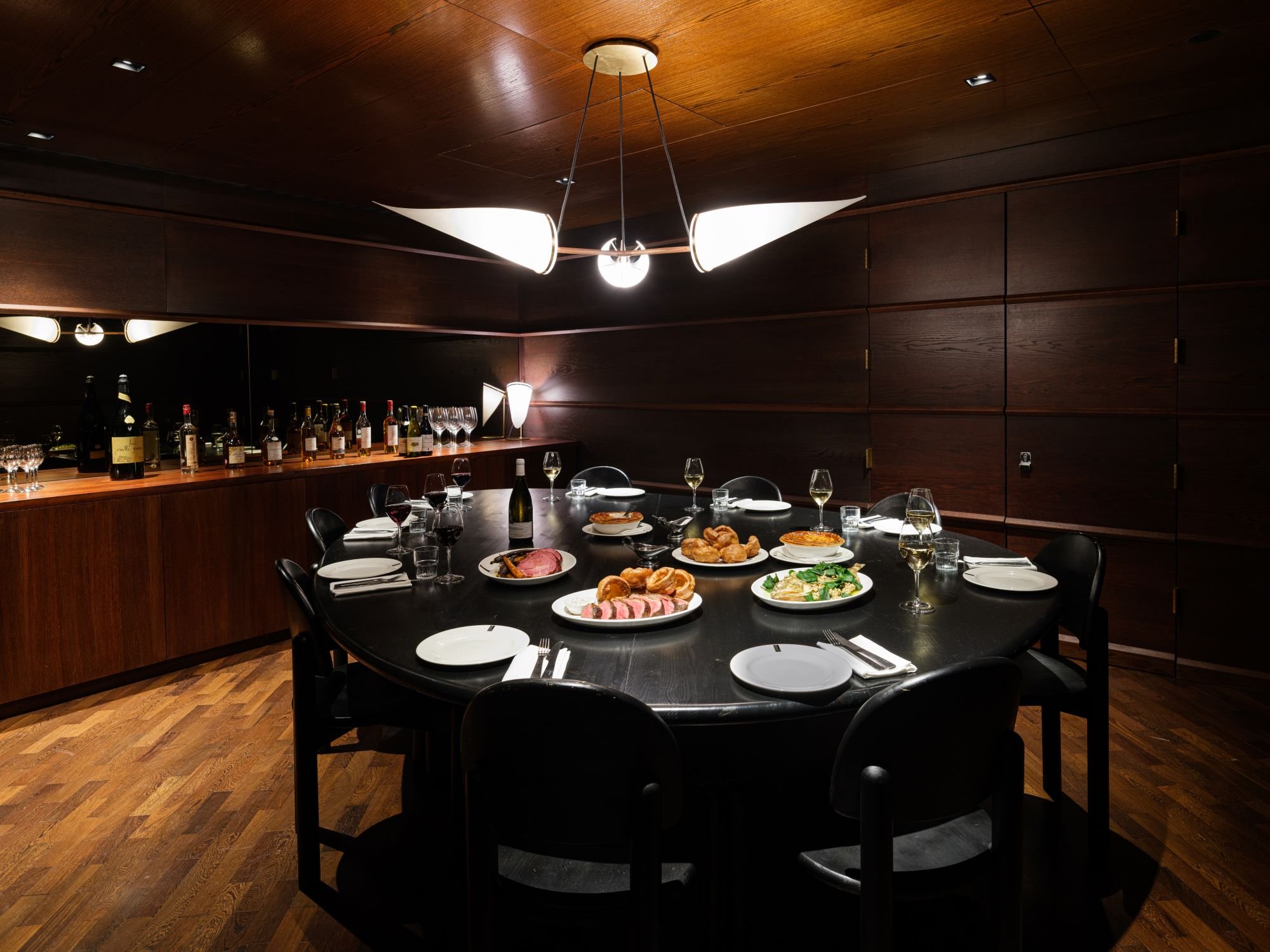 Looking for an intimate, elegant space for your next special occasion?
Our South Bank private dining room is designed for memorable gatherings — from milestone birthdays to corporate dinners and everything in between. Nestled at the restauran