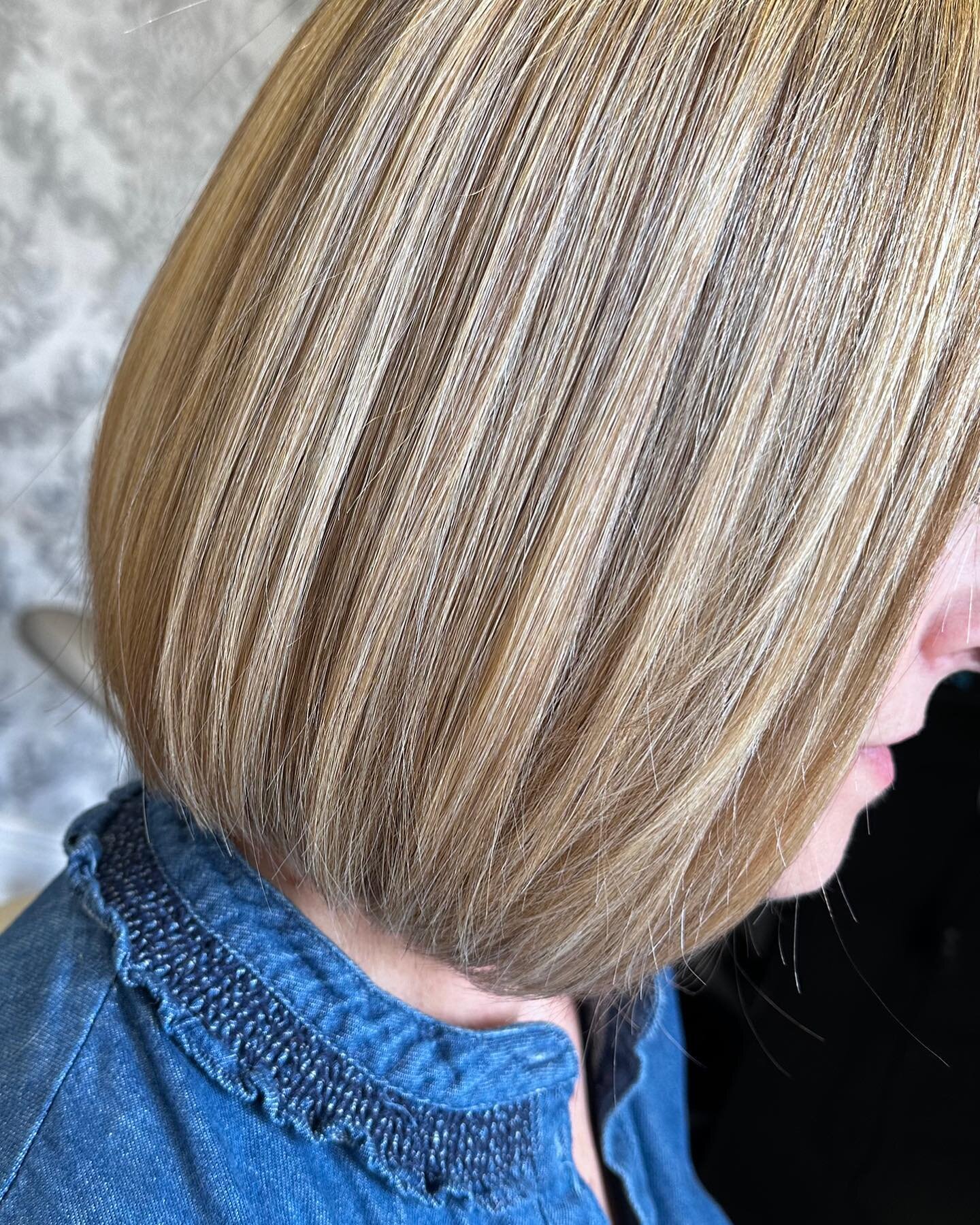 Honey toned Root melt with caramel highlights to create warmer blonde tones, finished with a restyle ready for spring. 

Hair  by - director/designer Fiona . 

Products used : @paulmitchell&nbsp;@paulmitchelluk @xgcolour #olaplex
⏰ &nbsp;Please be aw