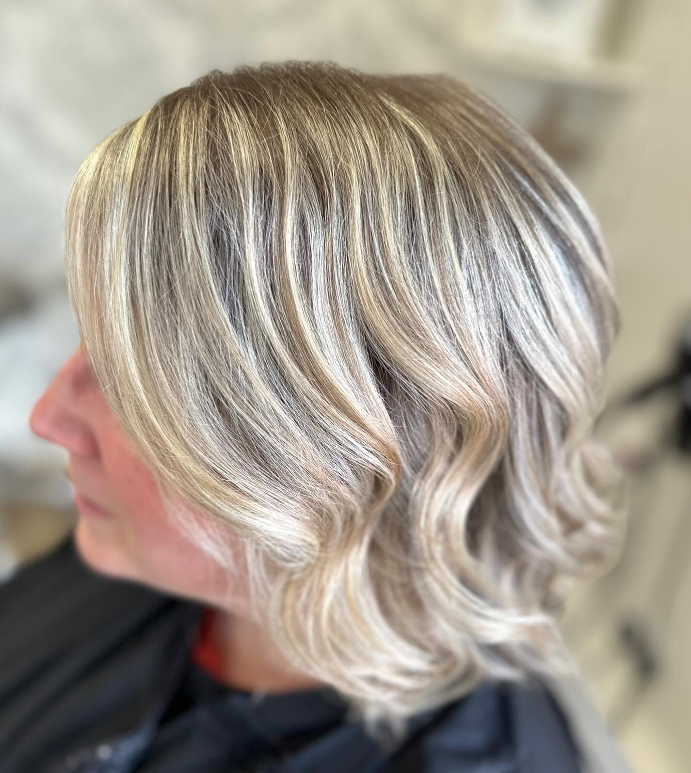 Face framing foils to create a lighter effect, with soft highlights to create more of a natural blend. 

Hair by - Deena 
Products used : @paulmitchell&nbsp;@paulmitchelluk @xgcolour #olaplex
⏰ &nbsp;Please be aware that any new colour clients requir