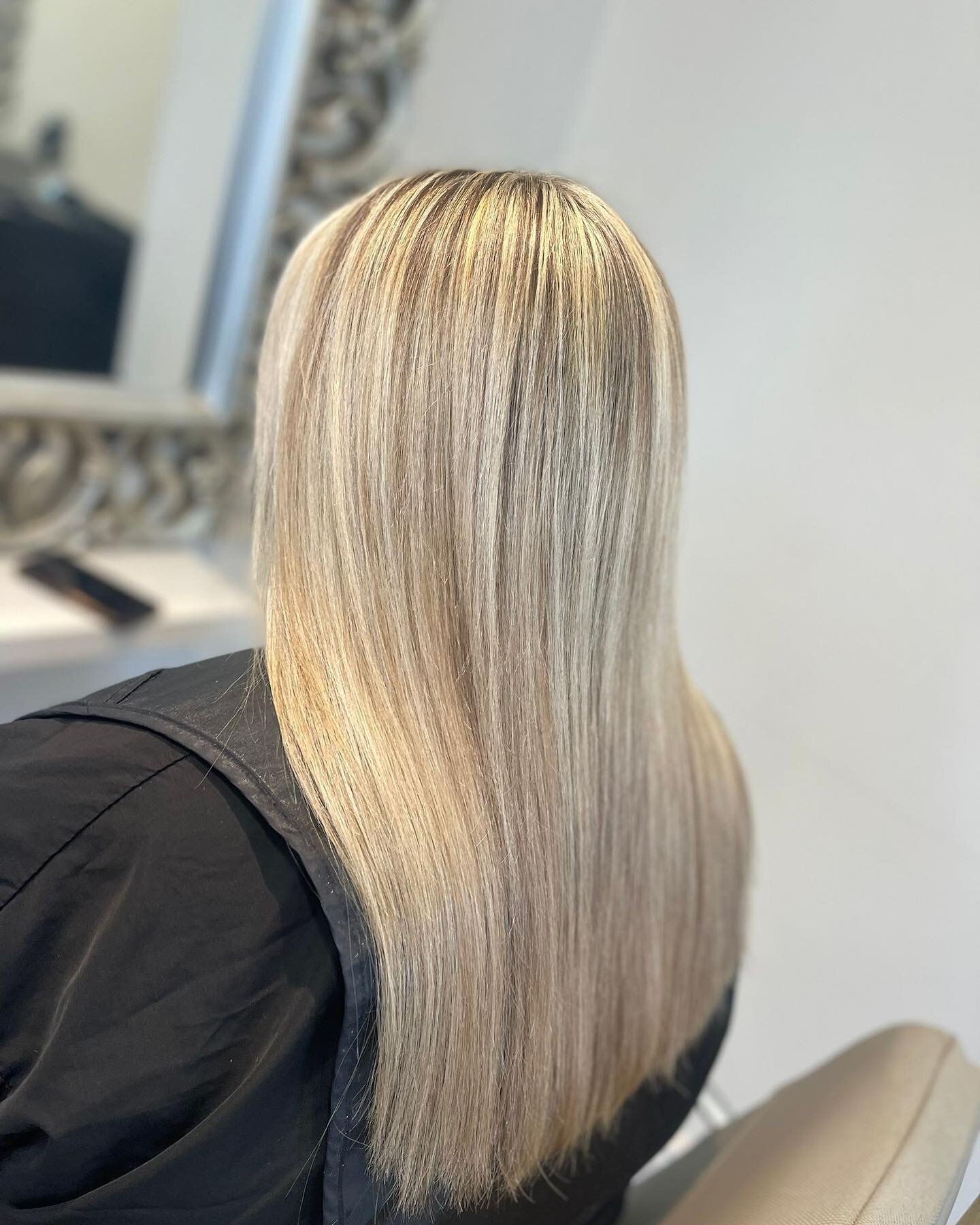 Our lovely guest wanted to feel blonde again, using our Paul Mitchell system we achieved the goal with highlights and toner. 

Hair by - Designer Kasey 
Products used : @paulmitchell&nbsp;@paulmitchelluk @xgcolour #olaplex
⏰ &nbsp;Please be aware tha