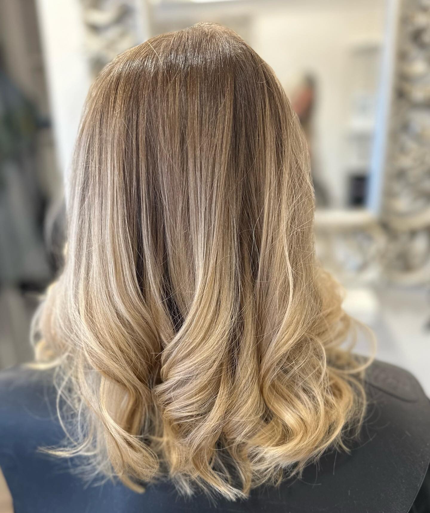 Beautiful root melt for our guest, using our fabulous Paul Mitchell colour range.

Products used : @paulmitchell&nbsp;@paulmitchelluk @xgcolour #olaplex

⏰ &nbsp;Please be aware that any new colour clients require an essential skin test minimum 48 ho
