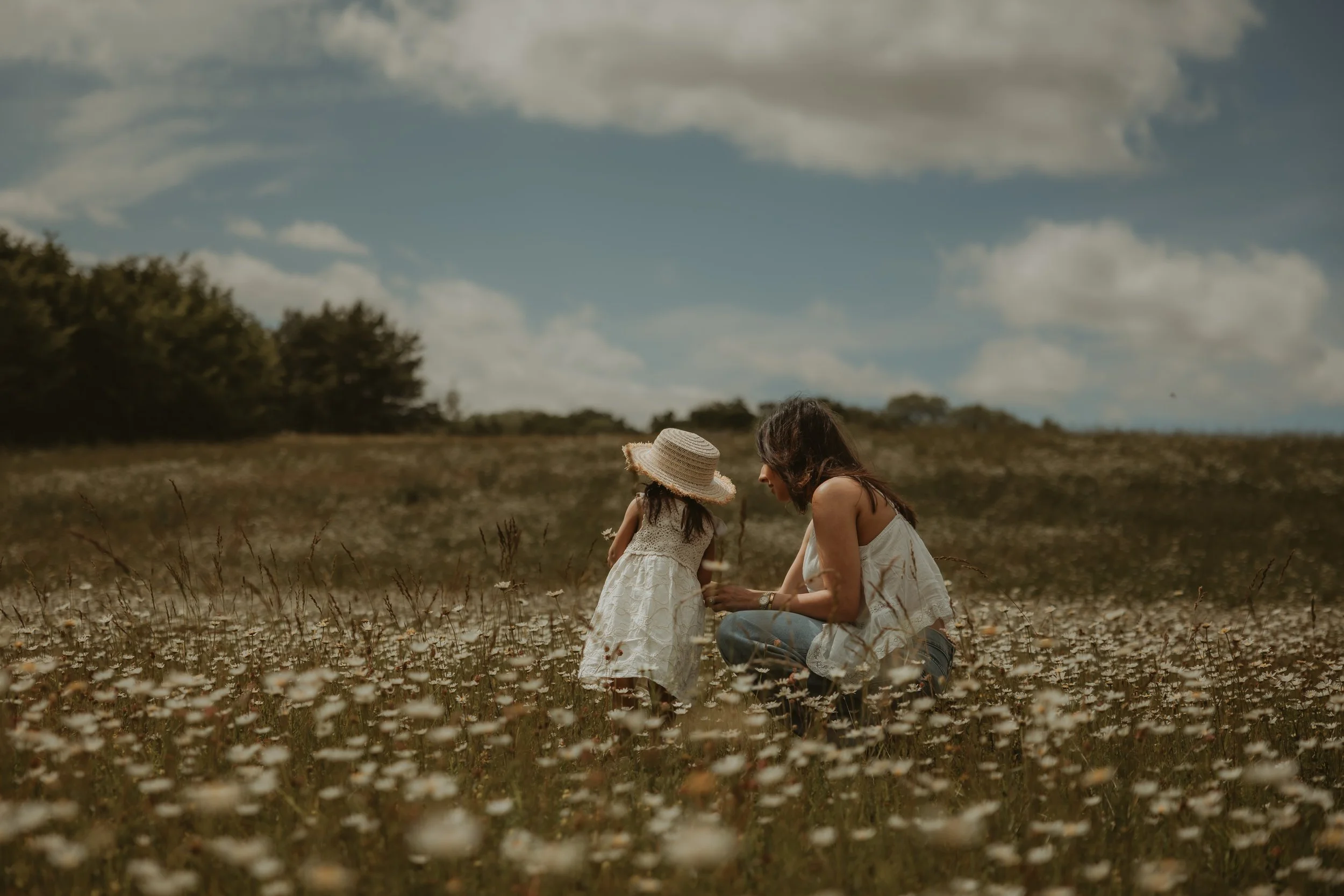 Hertfordshire Summer Mini Photoshoot, Summer Family Photography, SummerMini Session, wildflower daisy family photoshoot, Summer flowers photoshoot, Summer Flower photography, Family Photoshoot Hertfordshire, daisy photoshoot