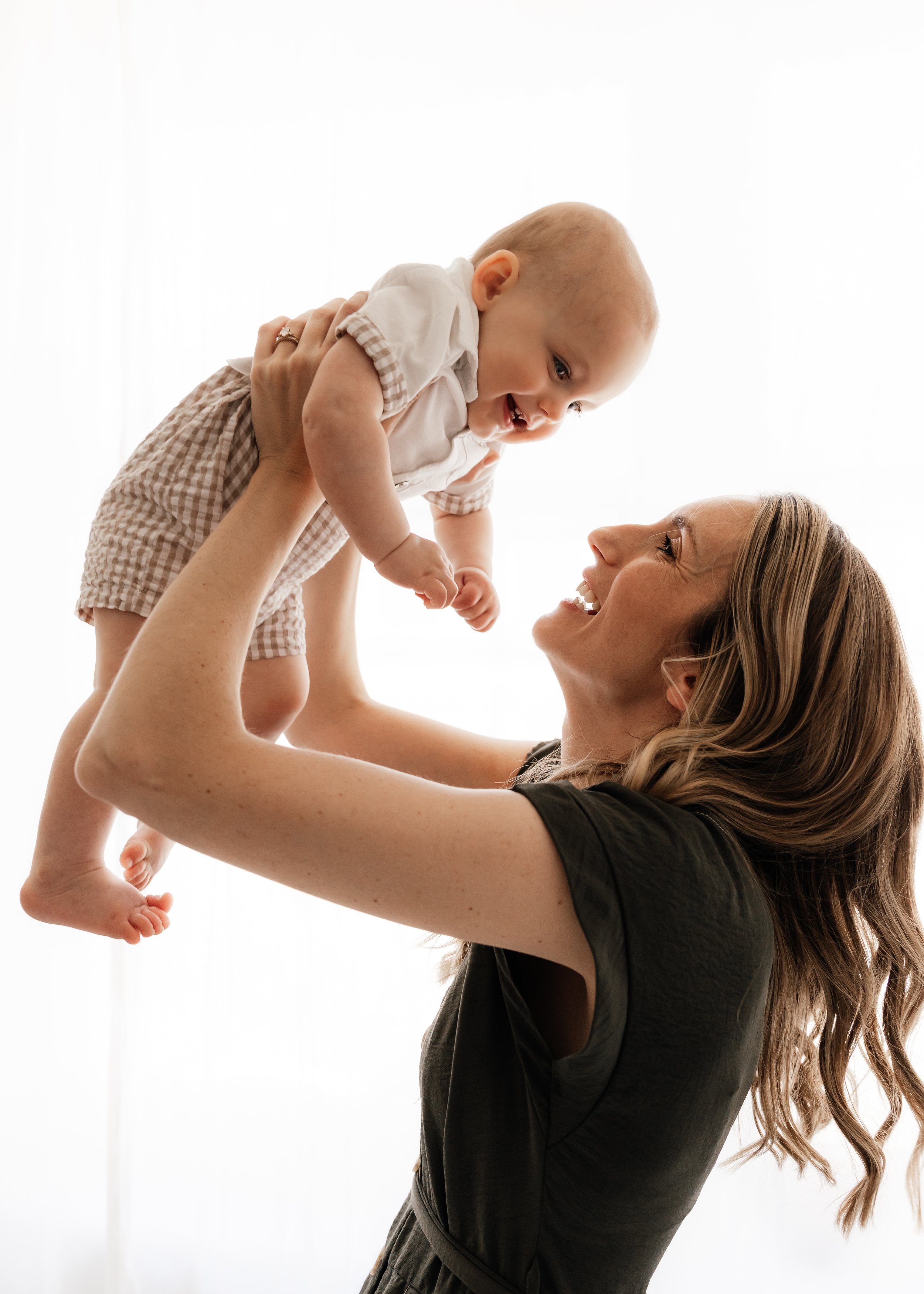 Mother's Day Mini Session Hertfordshire Hitchin, Mum and Baby photoshoot, Mother's Day photoshoot Hertfordshire, Mother's Day Photos Hertfordshire, Hertfordshire Motherhood Photographer, Mummy and Me Photoshoot Hertfordshire, Family Photographer Hert