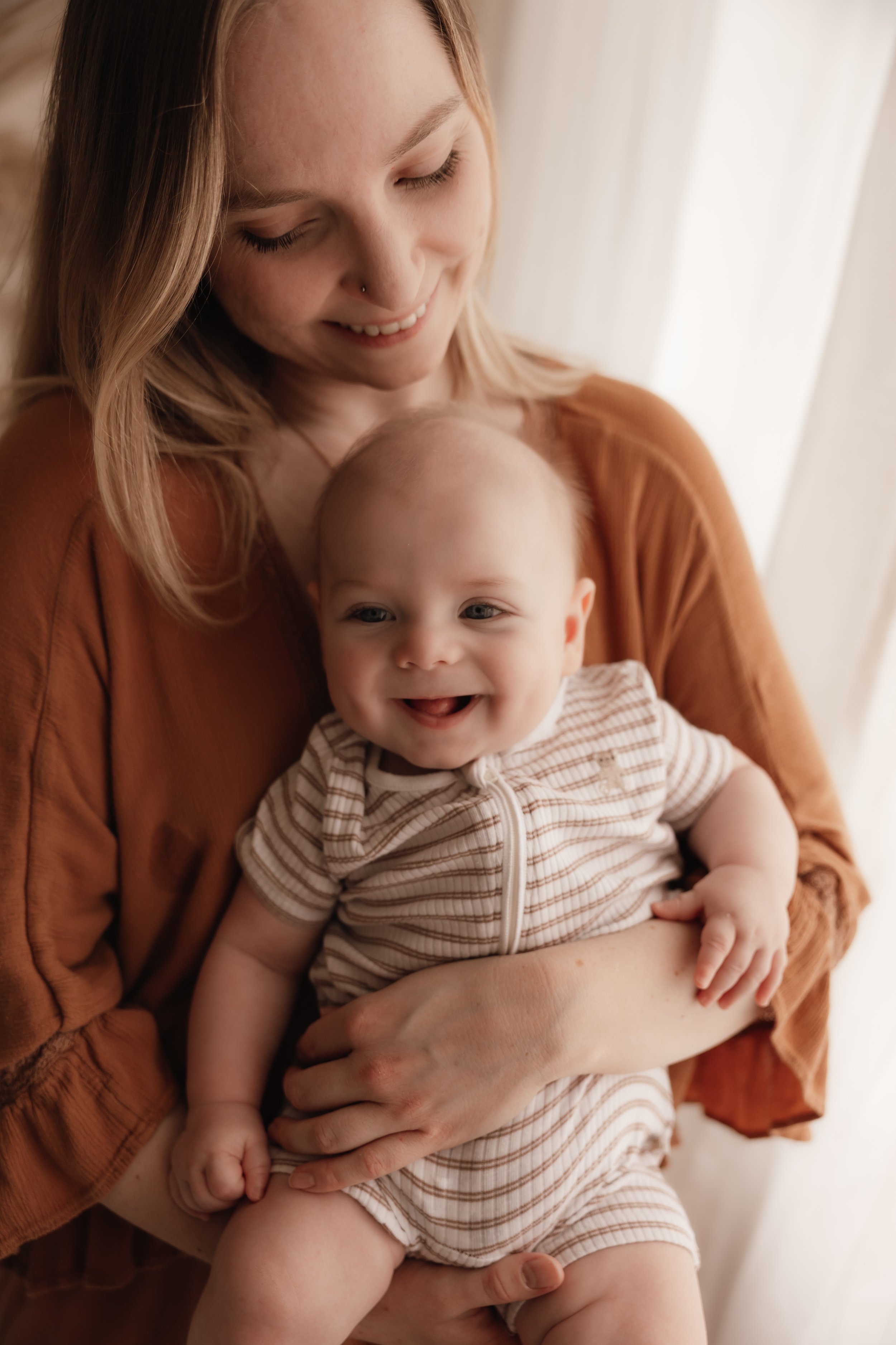 Mother's Day Mini Session Hertfordshire Hitchin, Mum and Baby photoshoot, Mother's Day photoshoot Hertfordshire, Mother's Day Photos Hertfordshire, Hertfordshire Motherhood Photographer, Mummy and Me Photoshoot Hertfordshire, Family Photographer Hert