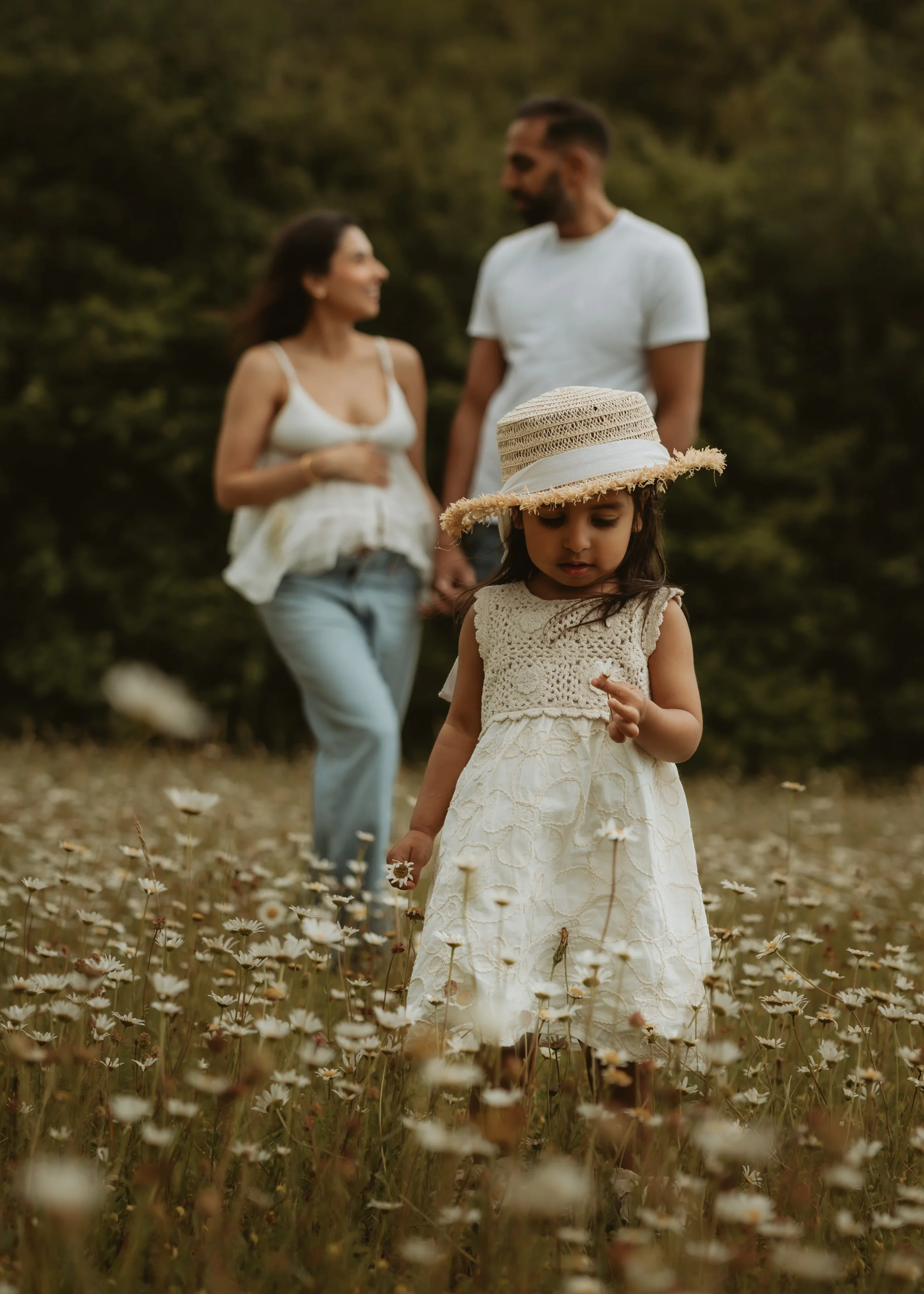 Hertfordshire Summer Mini Photoshoot, Summer Family Photography, SummerMini Session, wildflower daisy family photoshoot, Summer flowers photoshoot, Summer Flower photography, Family Photoshoot Hertfordshire, daisy photoshoot