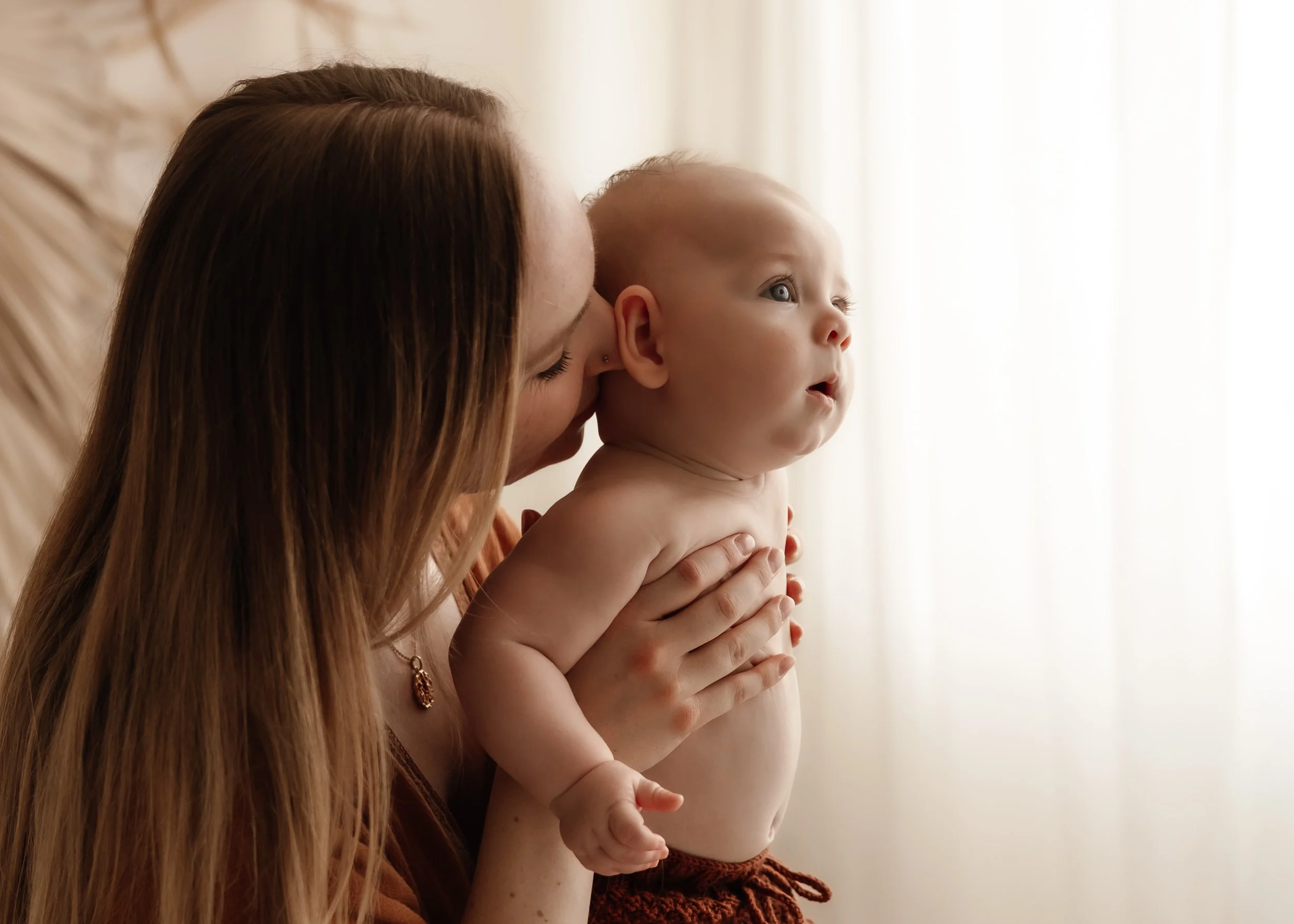 Mother's Day Mini Session Hertfordshire Hitchin, Mum and Baby photoshoot, Mother's Day photoshoot Hertfordshire, Mother's Day Photos Hertfordshire, Hertfordshire Motherhood Photographer, Mummy and Me Photoshoot Hertfordshire, Family Photographer Hert