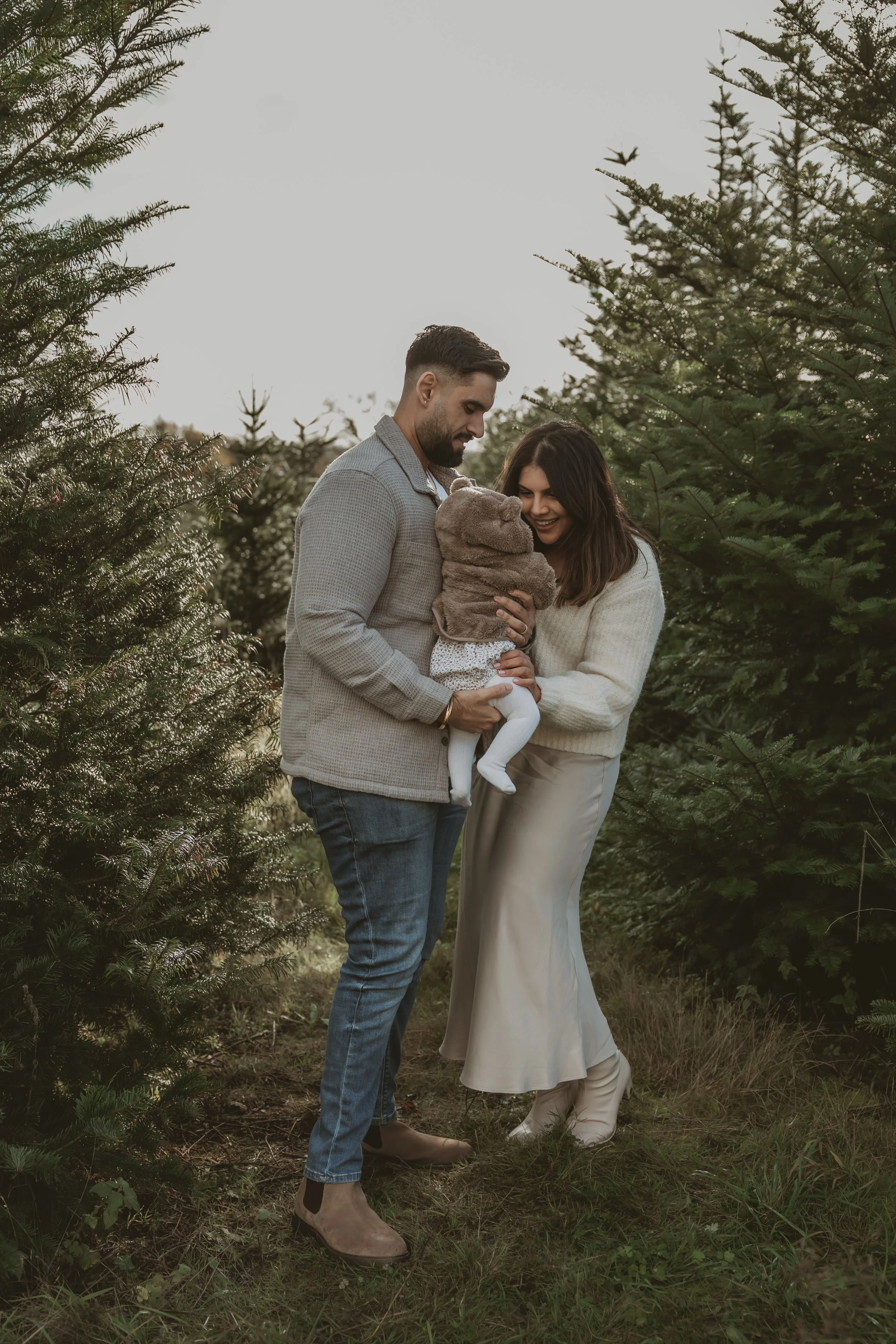 Hertfordshire Christmas photographer, Christmas mini sessions Hertfordshire, Hitchin Christmas photoshoot, family Christmas photoshoot Hertfordshire, Christmas tree farm photoshoot, studio Christmas mini sessions Hitchin, natural Christmas photograph