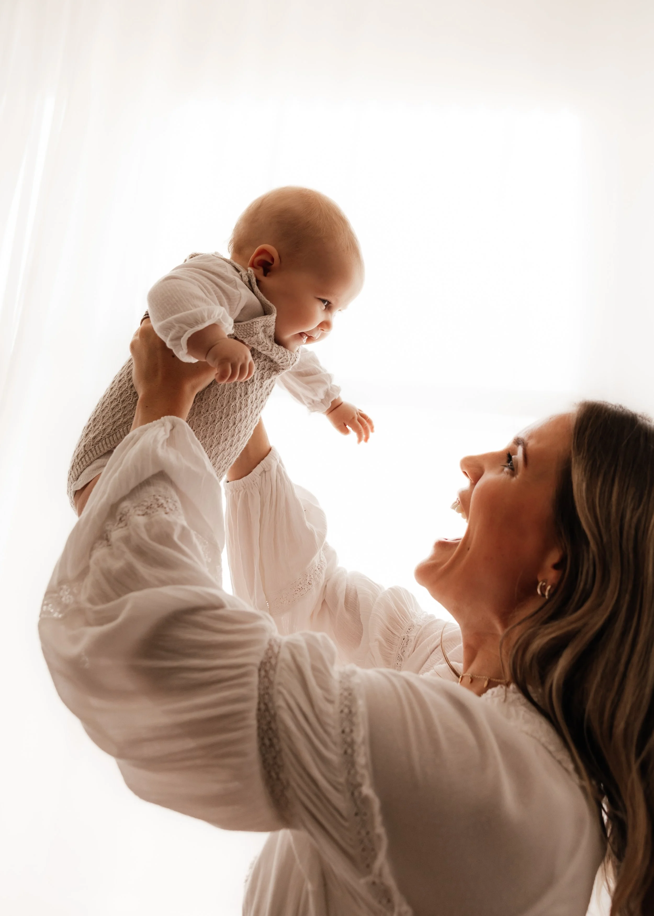 Mother's Day Mini Session Hertfordshire Hitchin, Mum and Baby photoshoot, Mother's Day photoshoot Hertfordshire, Mother's Day Photos Hertfordshire, Hertfordshire Motherhood Photographer, Mummy and Me Photoshoot Hertfordshire, Family Photographer Hert