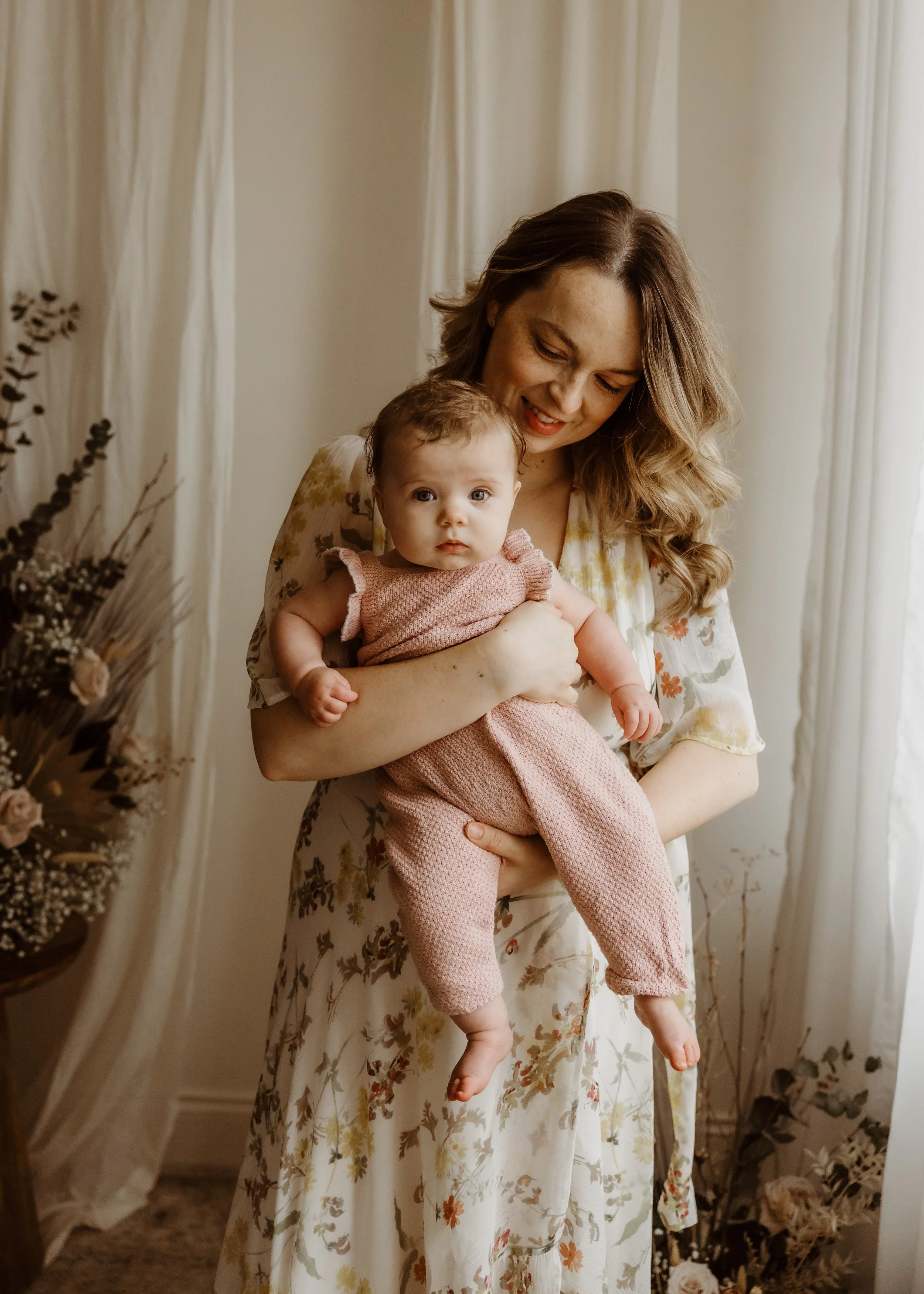 Mother's Day Mini Session Hertfordshire Hitchin, Mum and Baby photoshoot, Mother's Day photoshoot Hertfordshire, Mother's Day Photos Hertfordshire, Hertfordshire Motherhood Photographer, Mummy and Me Photoshoot Hertfordshire, Family Photographer Hert