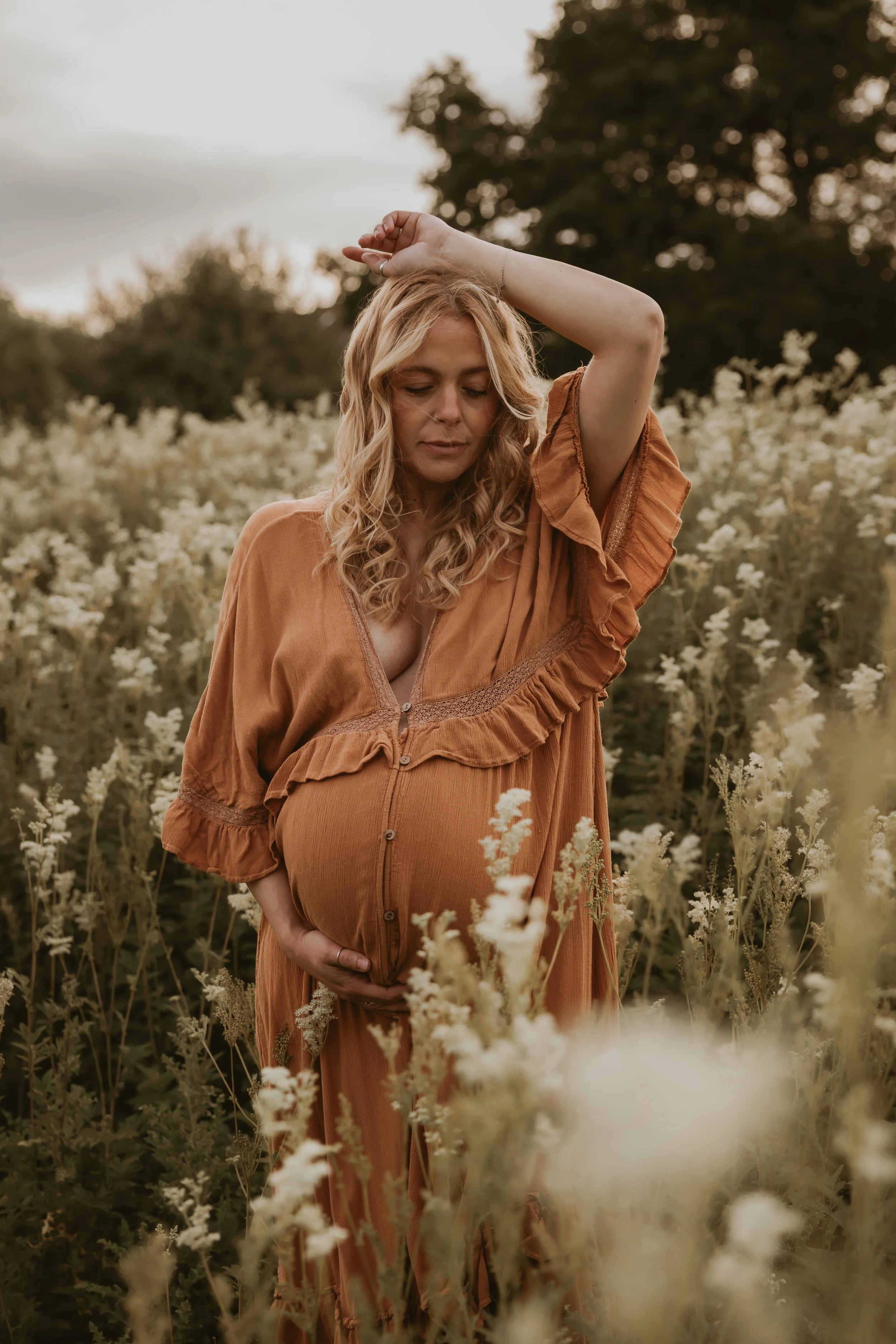 Outdoor maternity photoshoot in Hertfordshire