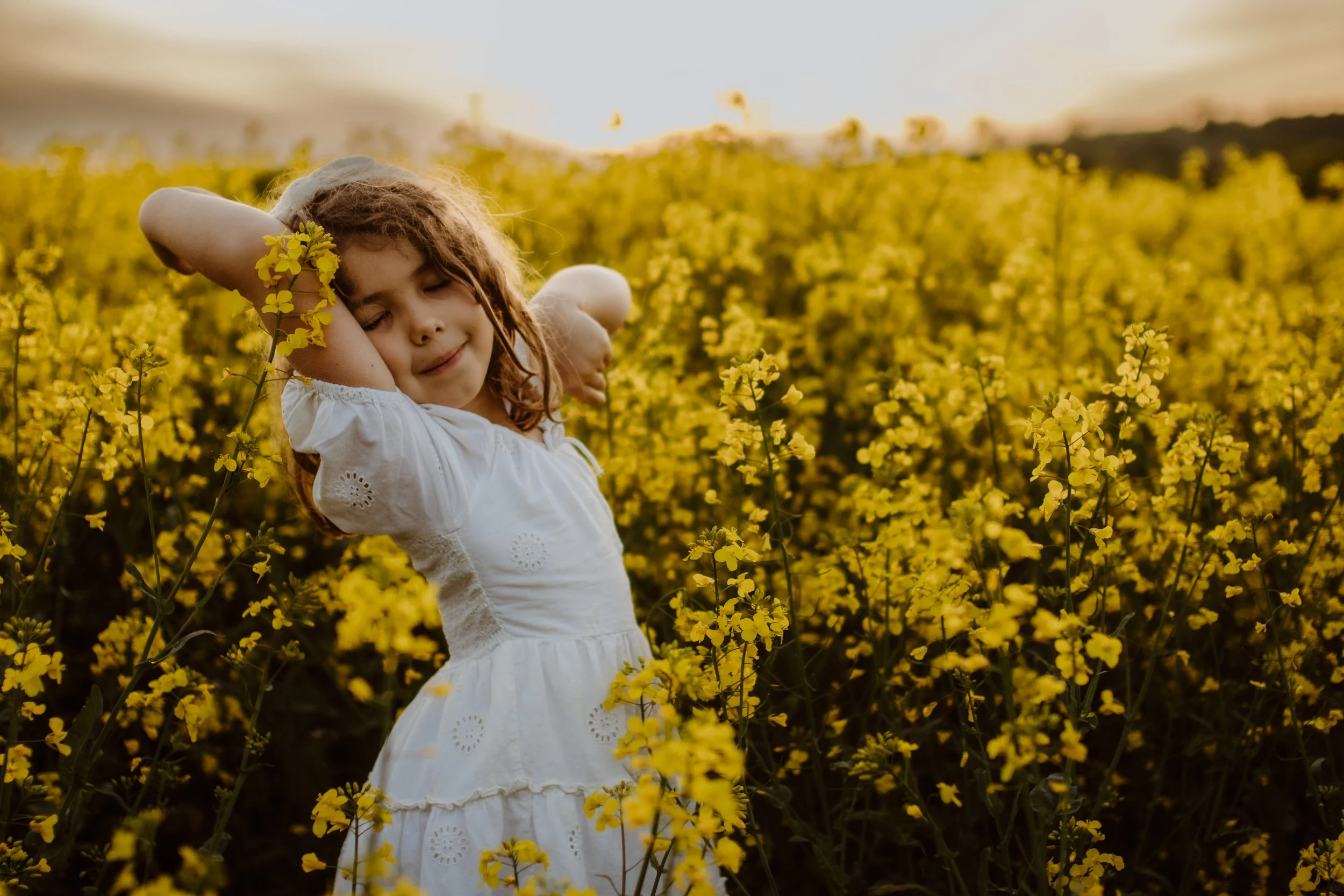 Hertfordshire Spring Mini Photoshoot, Spring Family Photography, Spring Mini Session, Rapeseed family photoshoot, Spring Colours, Spring Flower photography, Family Photoshoot Hertfordshire