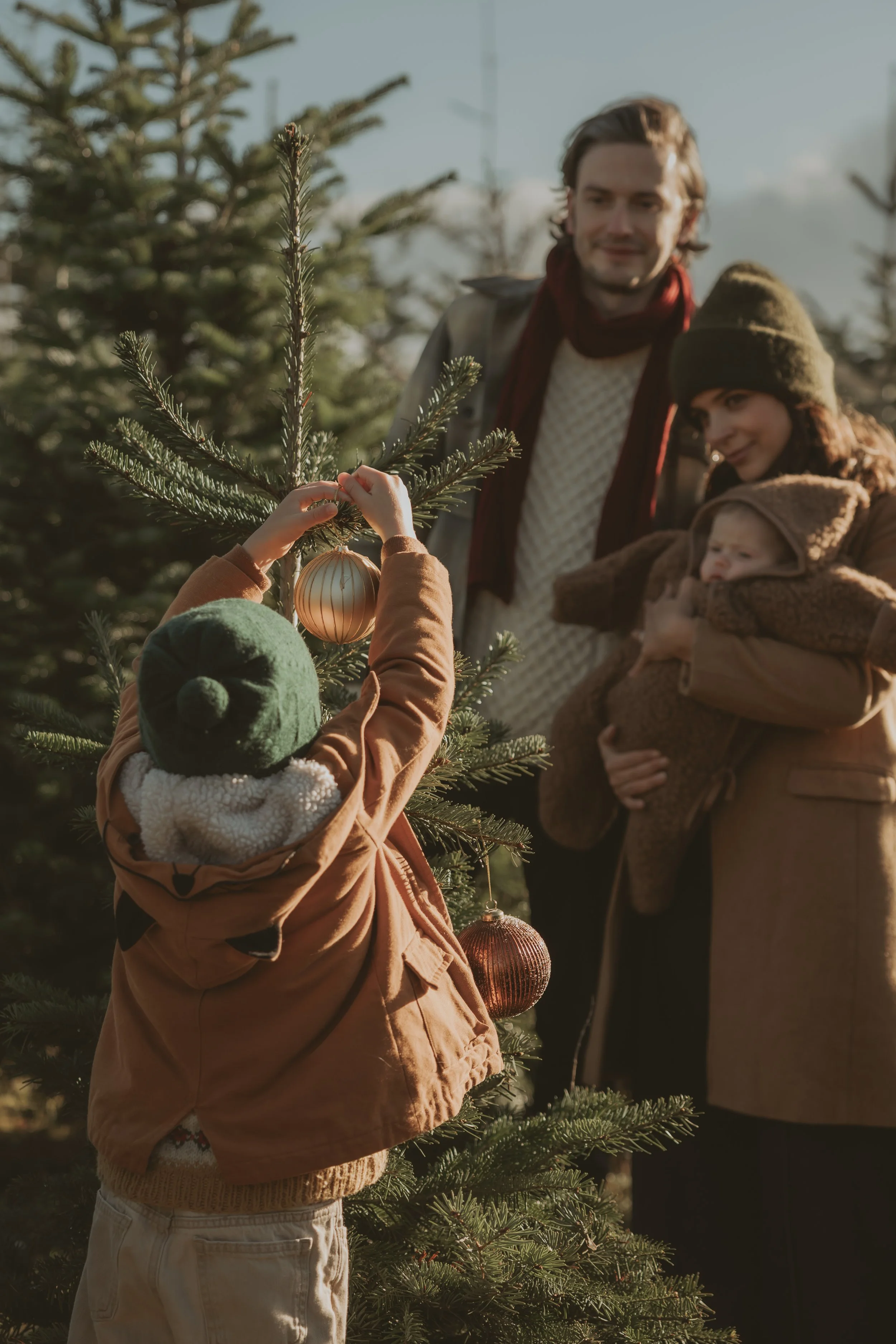 Hertfordshire Christmas photographer, Christmas mini sessions Hertfordshire, Hitchin Christmas photoshoot, family Christmas photoshoot Hertfordshire, Christmas tree farm photoshoot, studio Christmas mini sessions Hitchin, natural Christmas photograph