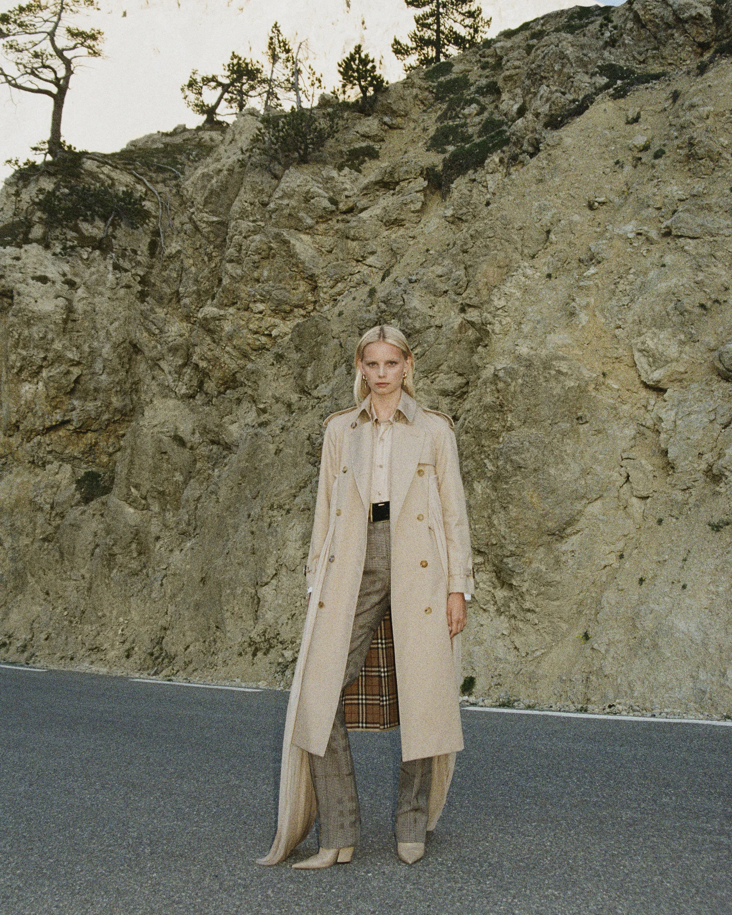 2020_AW20_MAIN_CAMPAIGN_SUPPORTING_RGB_CROPPED_09.jpg