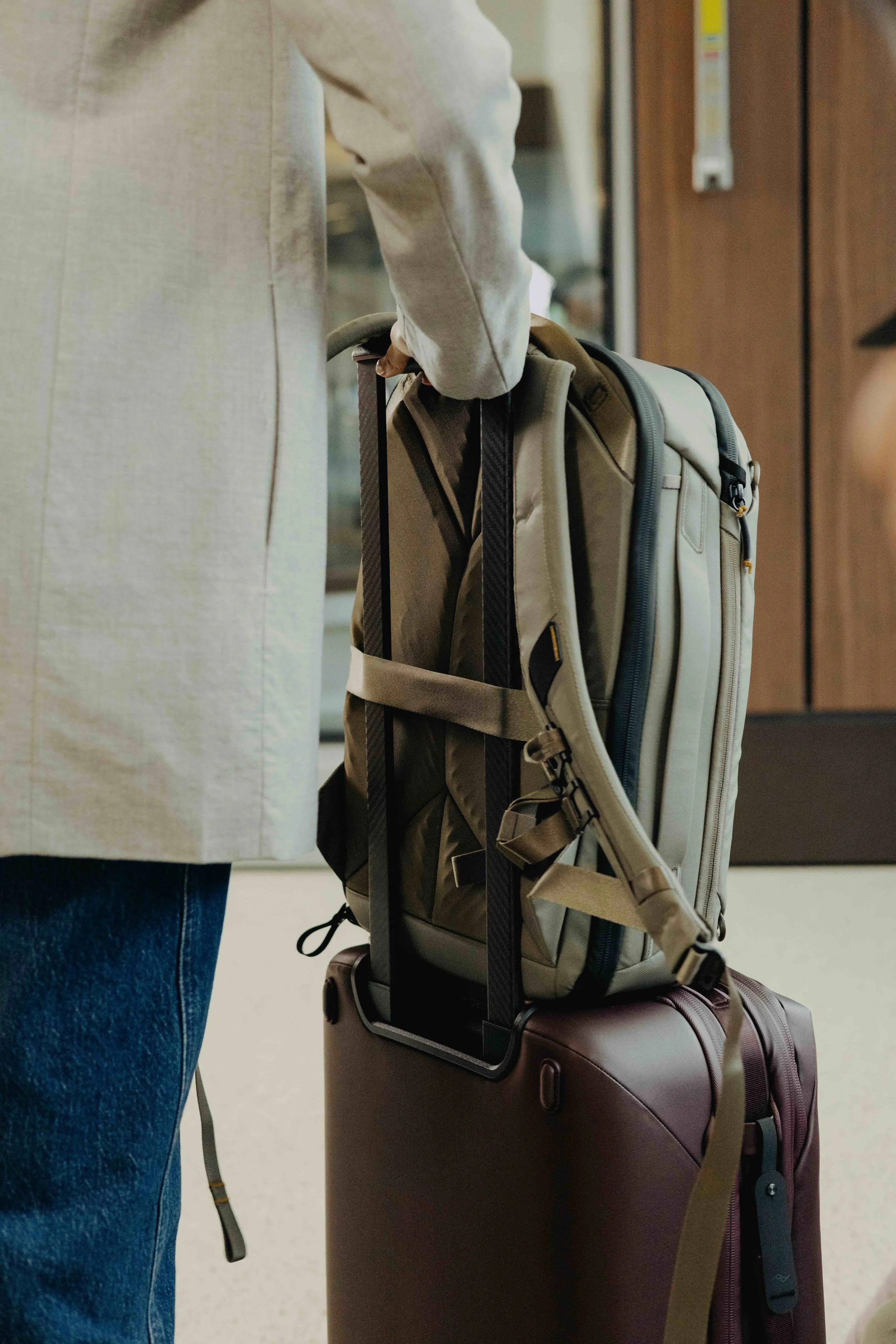 bags-travel-20L-stone-lifestyle-159A0423.jpeg