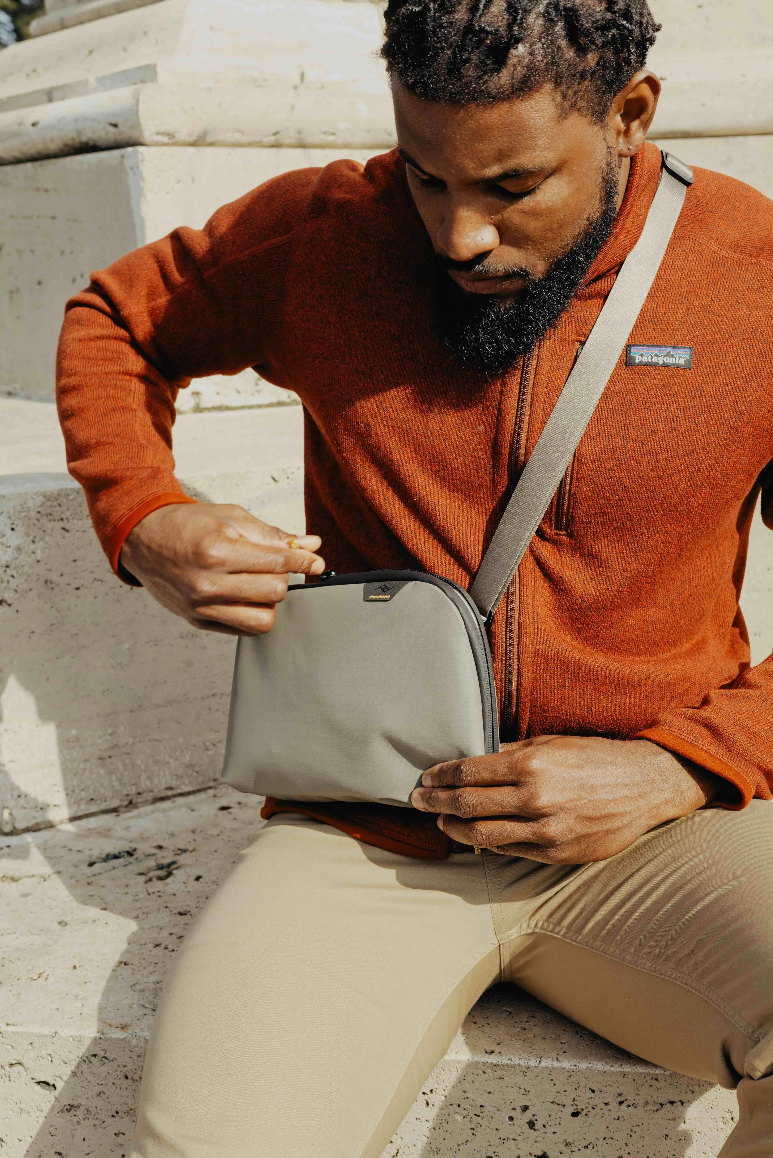 bags-travel-Crossbody-3L-stone-lifestyle-159A0479.jpeg