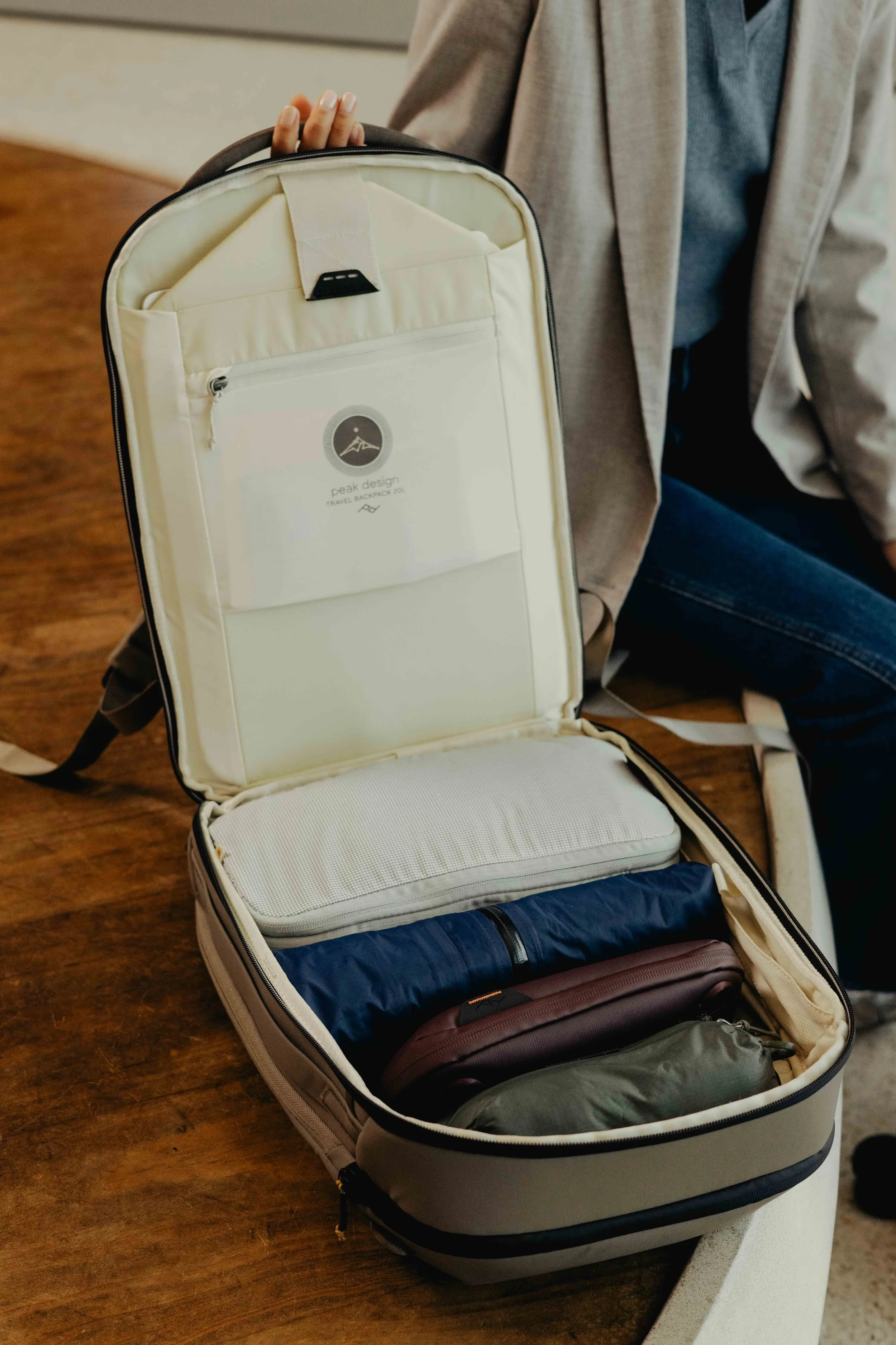 bags-travel-20L-stone-lifestyle-159A0419.jpeg