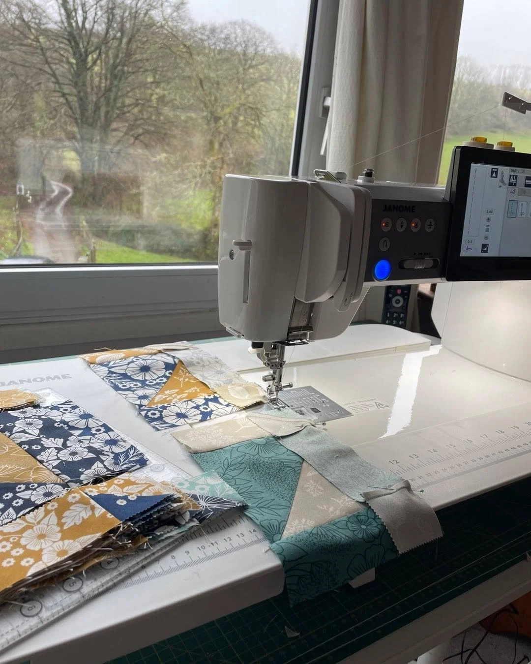 This quilt will be finished by Christmas thanks to the amazing customer service of Janome. Lots of chain piecing and still a decision on the colour of the setting triangles but it will get done. A very pieceful (sorry!) Christmas to all. 

#janome #m