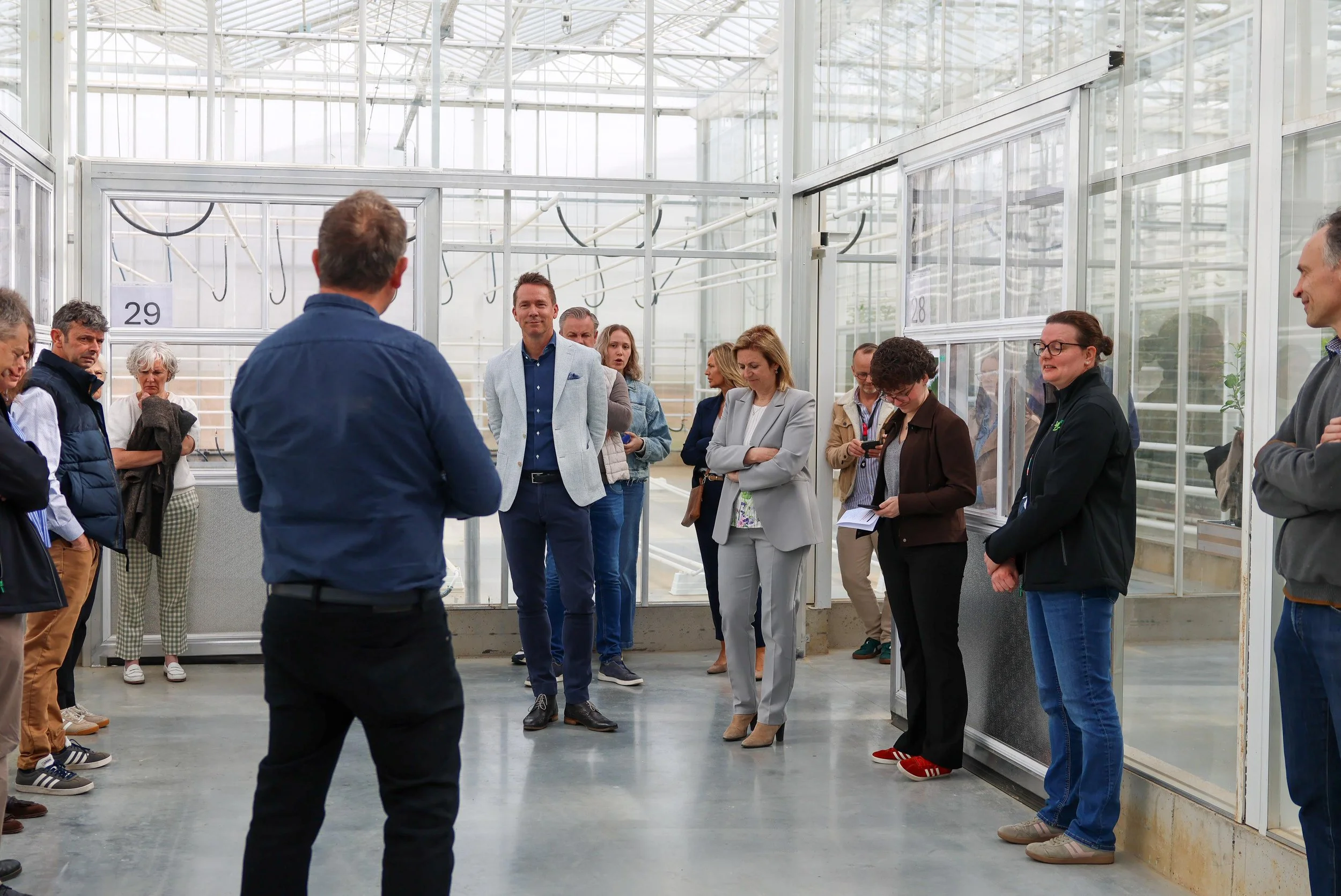 Nieuwe onderzoeksserre pcfruit vzw geeft impuls aan state-of-the-art onderzoek naar gewasbescherming in de fruitteelt