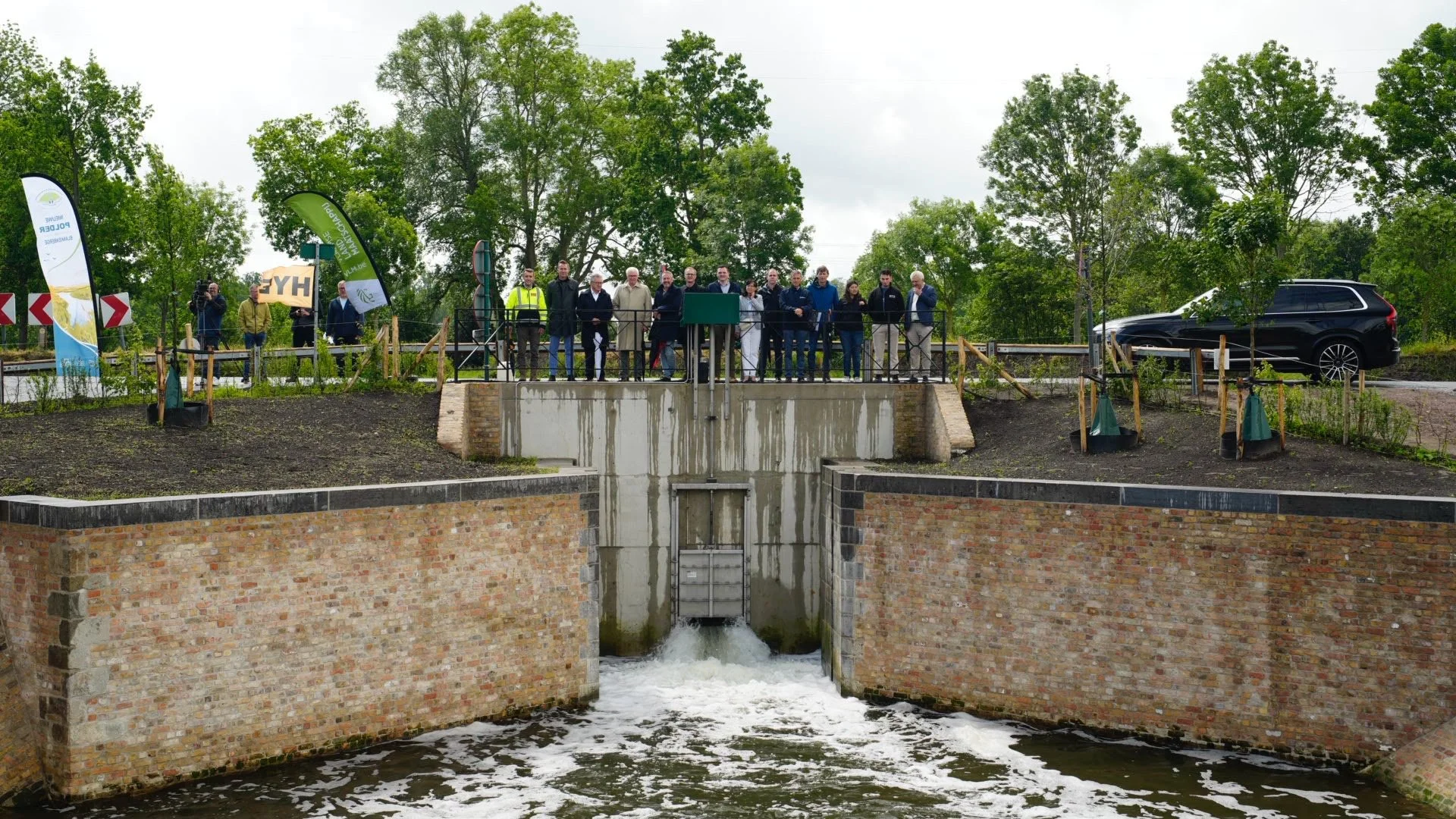 Brouns geeft historische Oudlandpolder slimme waterkraan tegen droogte en wateroverlast