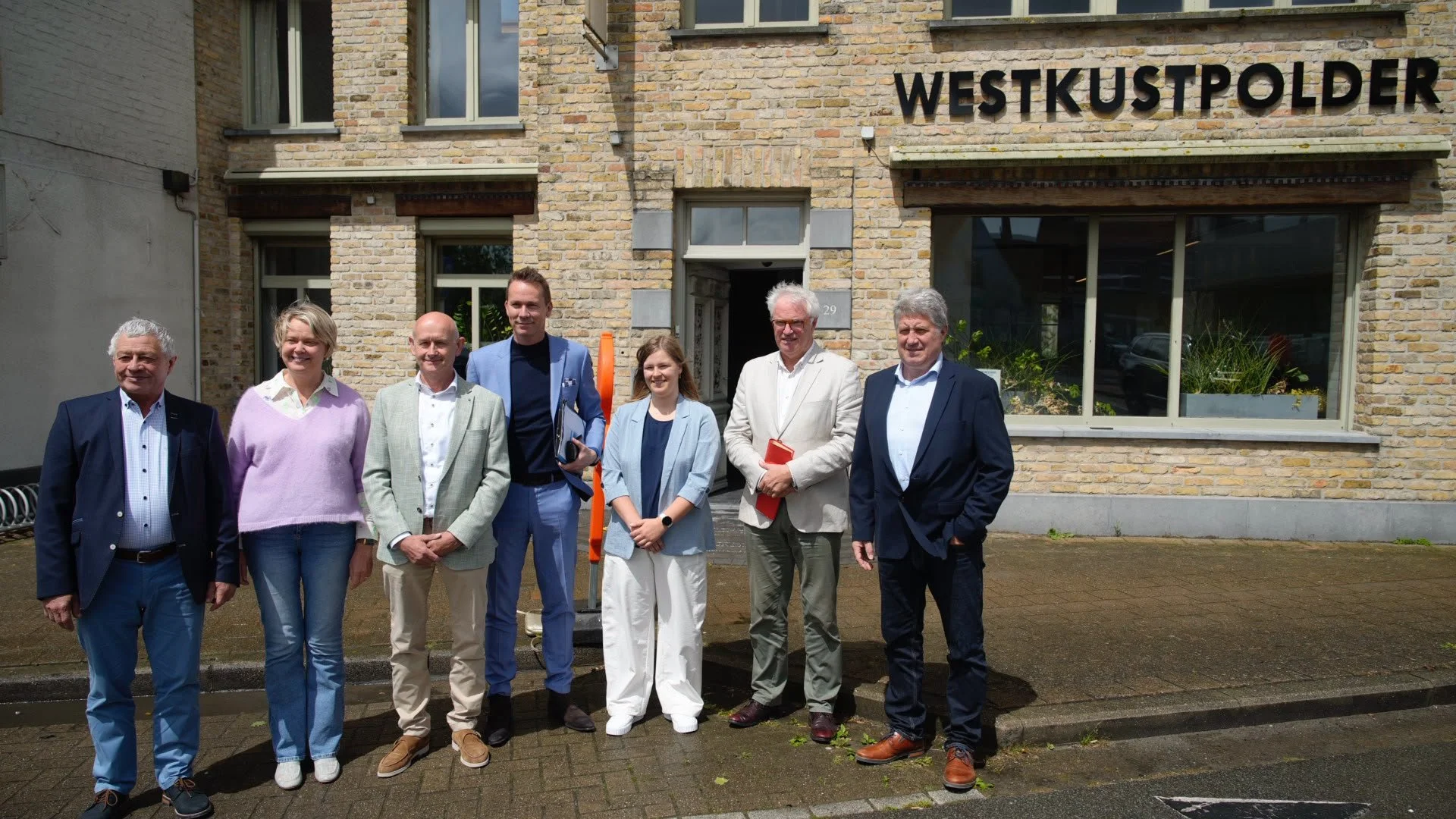 Westkustpolder zet klimaatrobuust waterbeheer in de kijker bij bezoek minister Brouns en gouverneur Decaluwé