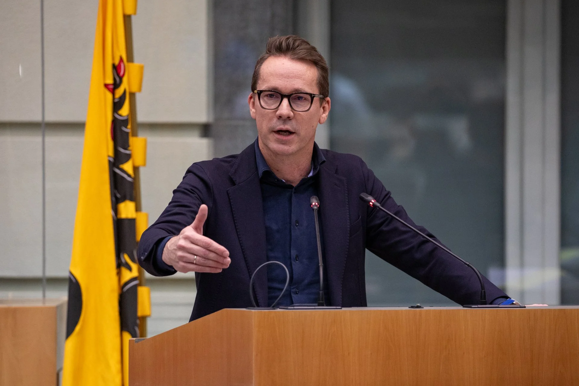 Brouns zet onderhandelingen met Eternit en Etex stop en activeert juridische procedures opnieuw