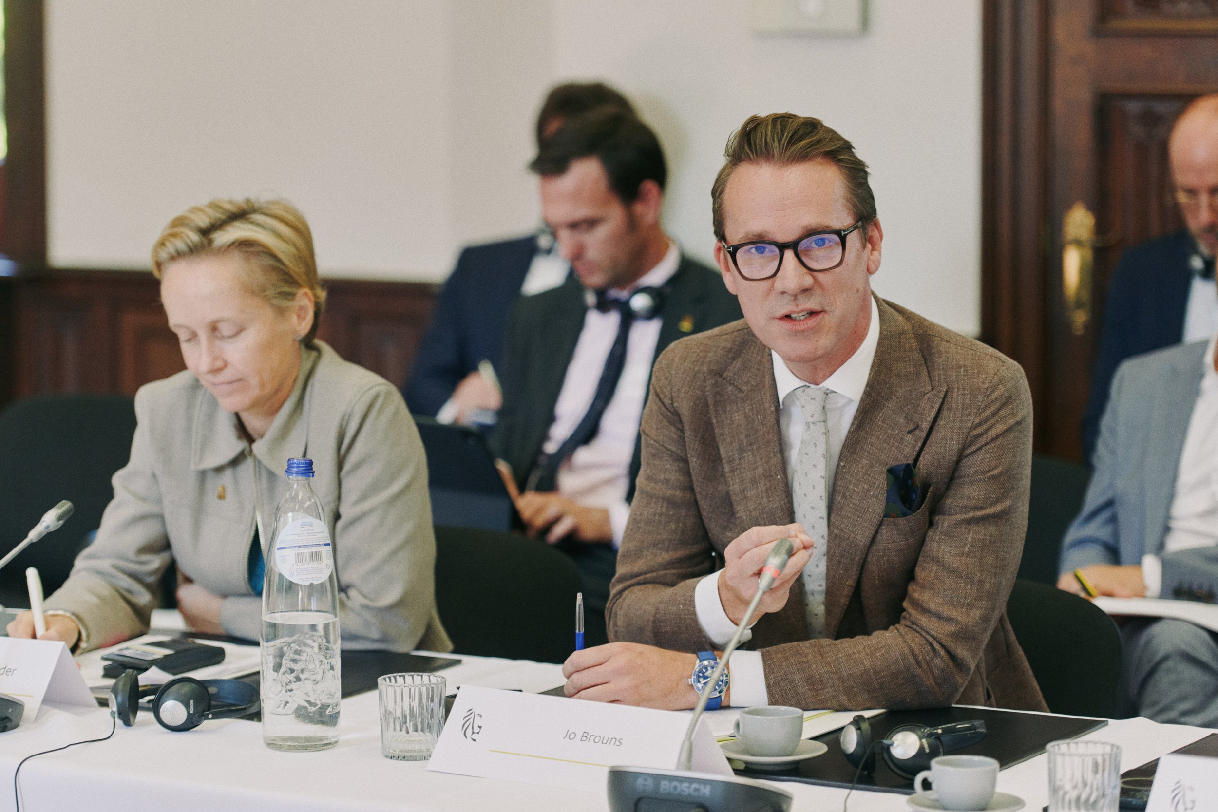 Jo Brouns eist Europese vergunningenrevolutie: “Vlaanderen is zijn huiswerk aan het maken, maar als Europa niet wakker wordt, zal onze industrie blijven bloeden”
