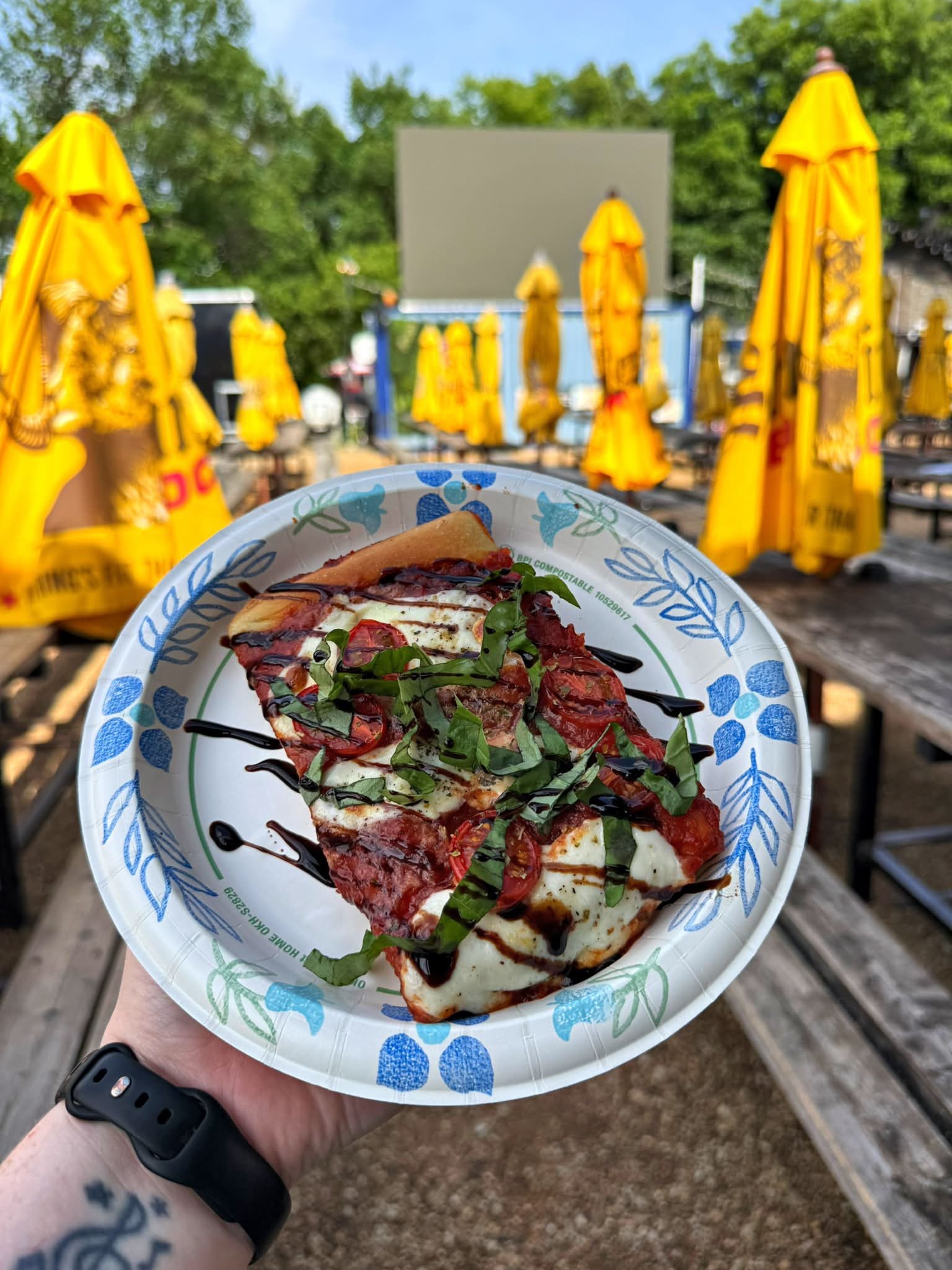 This week in Denton brings the return of the Cheezy Capreezy slice! Our signature sauce topped with fresh sliced mozzarella, grape tomatoes, and fresh basil, all drizzled with balsamic vinegar. Available 9/30-10/4🍅