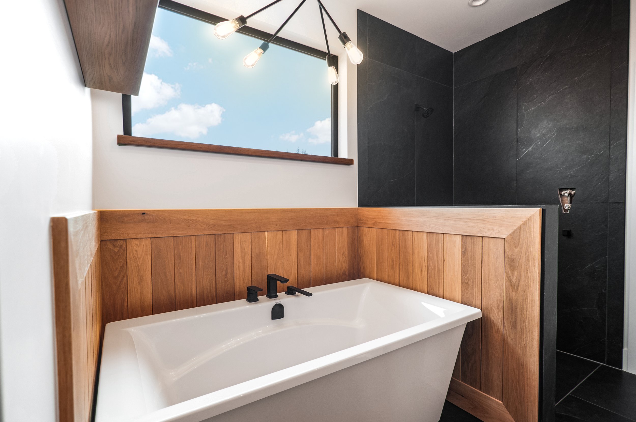 Ensuite Tub-.jpg