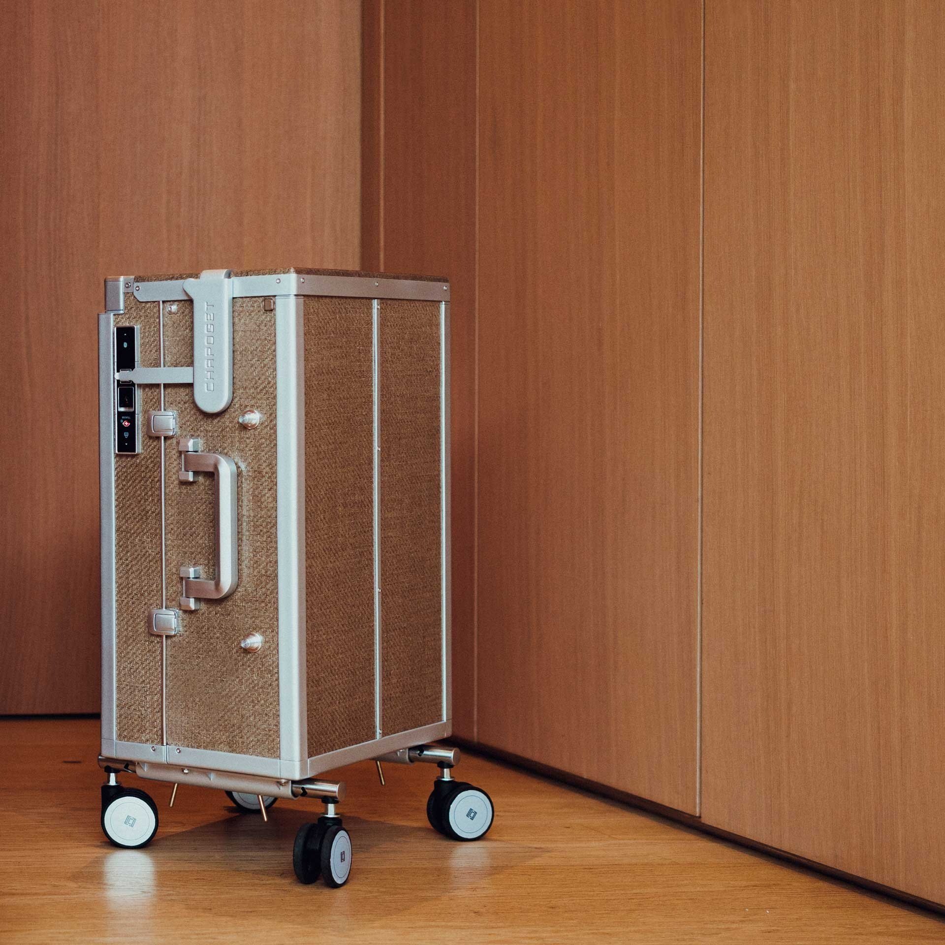 1-3-4-wood-background-cabin-trunk.jpg
