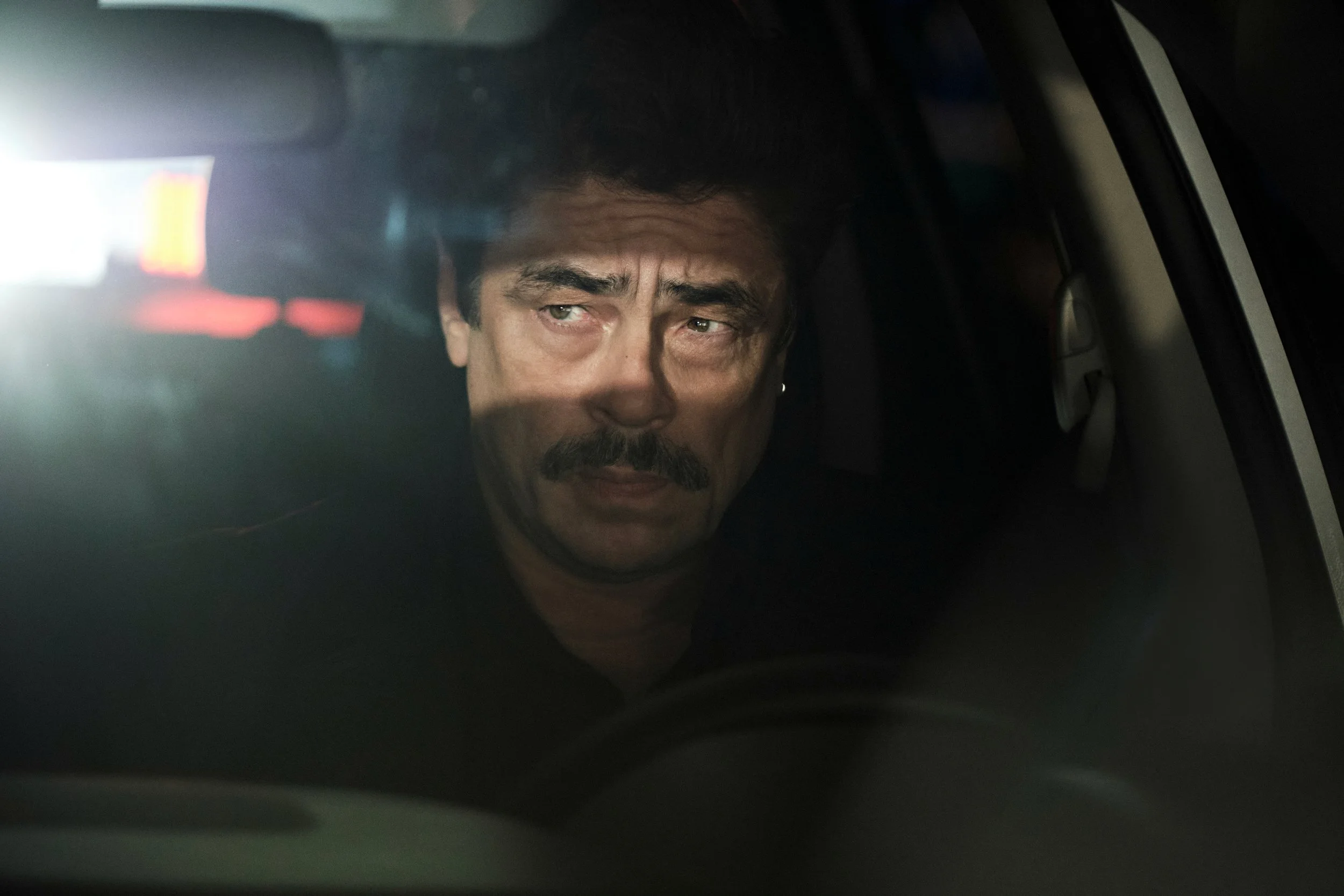 Benecio Del Toro in 'Reptile'