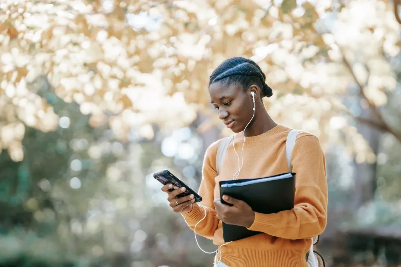 Traditional news sources being replaced with social media platforms