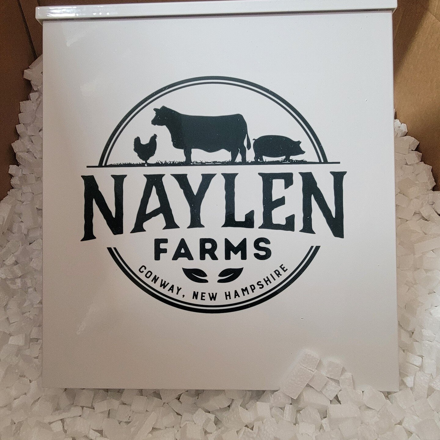 Naylen Farms is excited to announce the roll out of our porch box program. These insulated porch boxes can be leased from us for a completely refundable deposit of $75.00. They are great for receiving delivery of our products, keeping your items cold