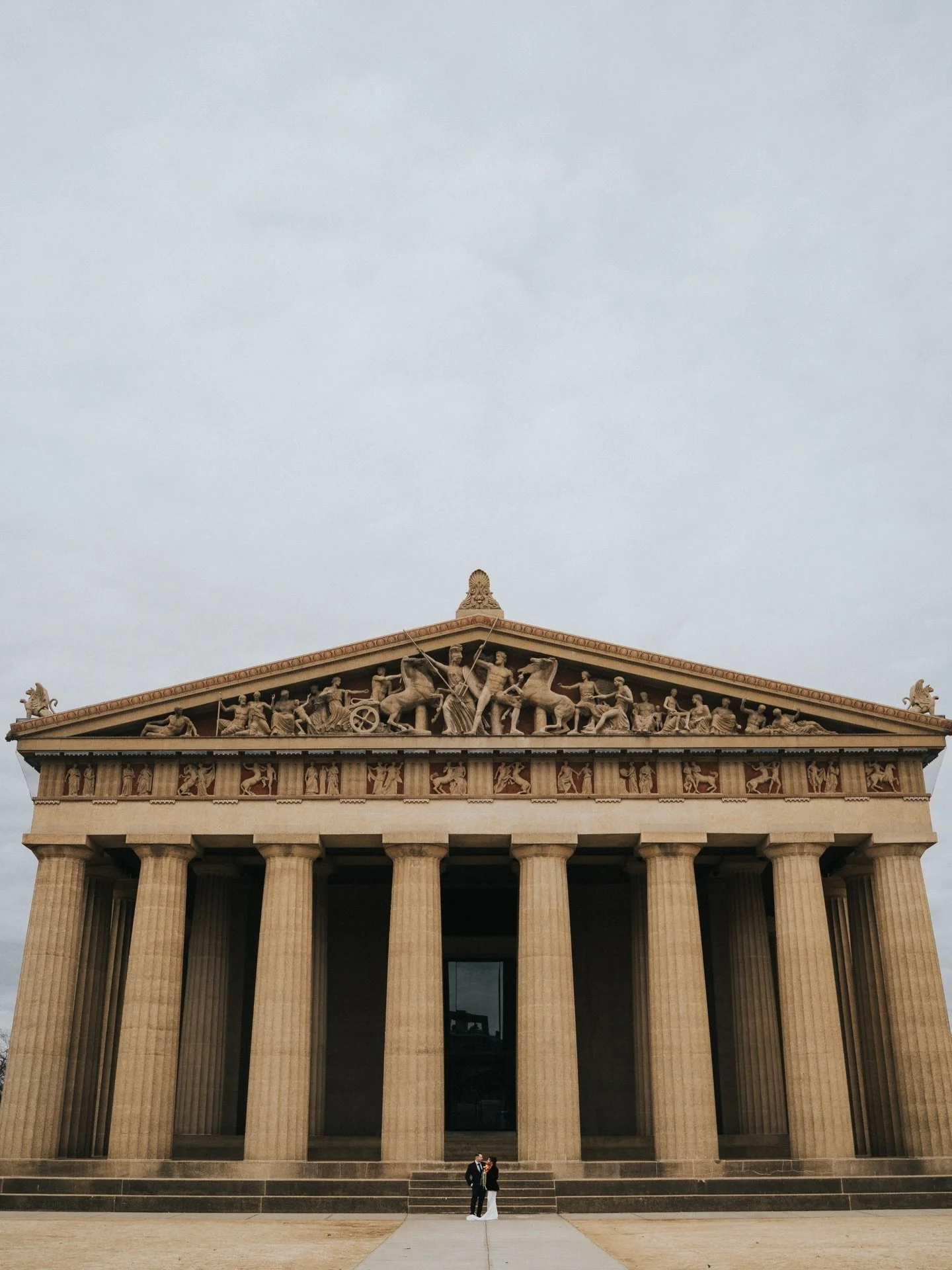 The Parthenon is one of the most recognizable photo locations in Nashville, Tennessee. It&rsquo;s a full scale replica of the original in Athens, Greece which works beautifully for wedding and elopement portraits.

Rie + Darren didn&rsquo;t plan to g