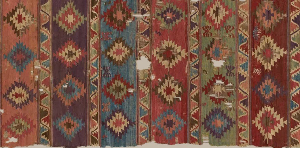 Central Anatolia. Kilim. Early 19th century. Dimensions: 137 x 387cm. Wool. The Textile Museum 2013.2.31. The Megalli Collection. Foto Niel Greentree. Rights George Washington University Museum and The Textile Museum