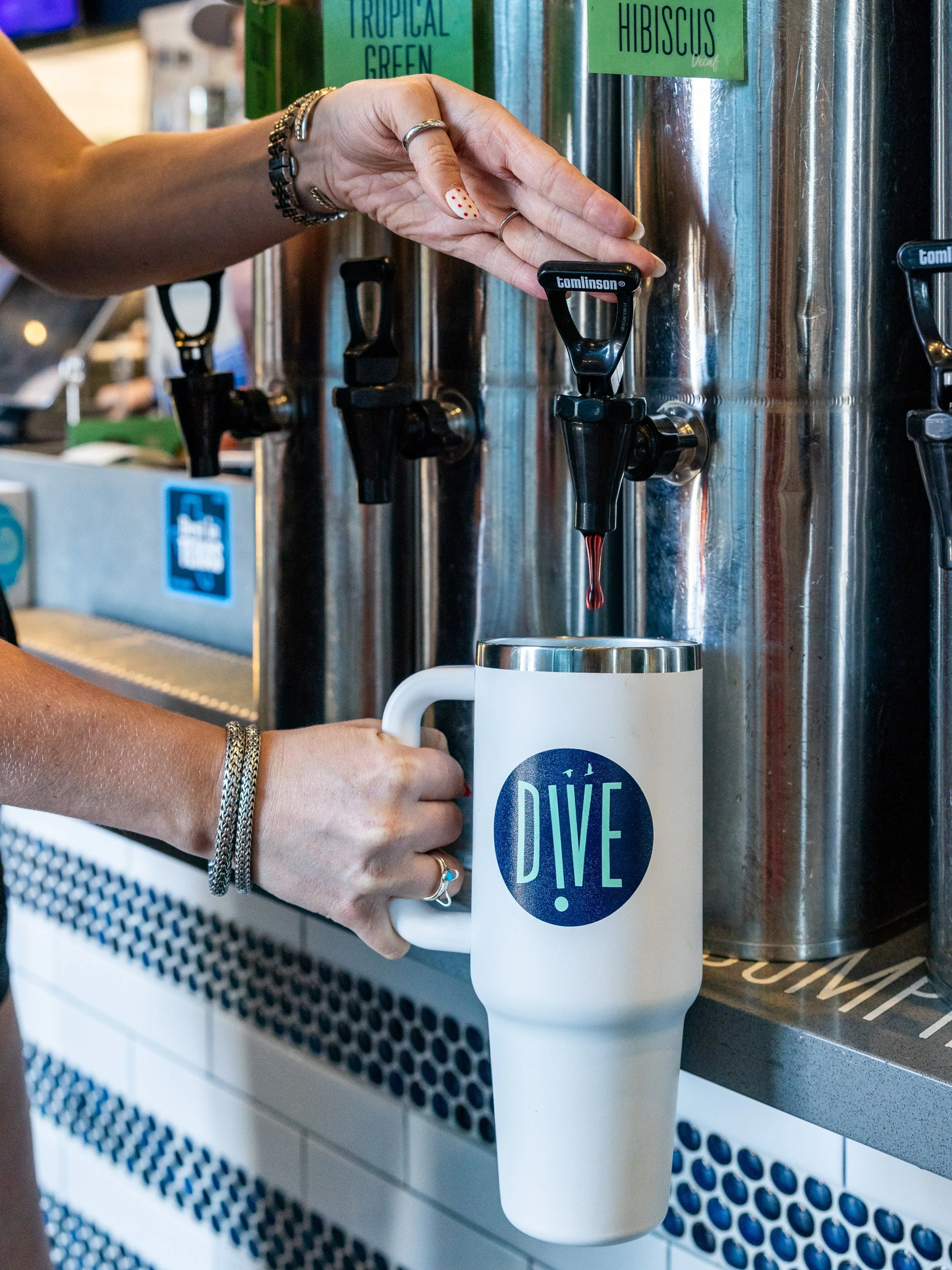 One tumbler. $1 tea refills. Anytime. Purchase a DIVE Hydro Flask tumbler and enjoy $1 tea refills anytime! Consider it the cup that keeps on giving 😉

&bull;
&bull;
&bull;
&bull;
&bull;

healthy restaurant Dallas &bull; healthy lunch Dallas &bull; 