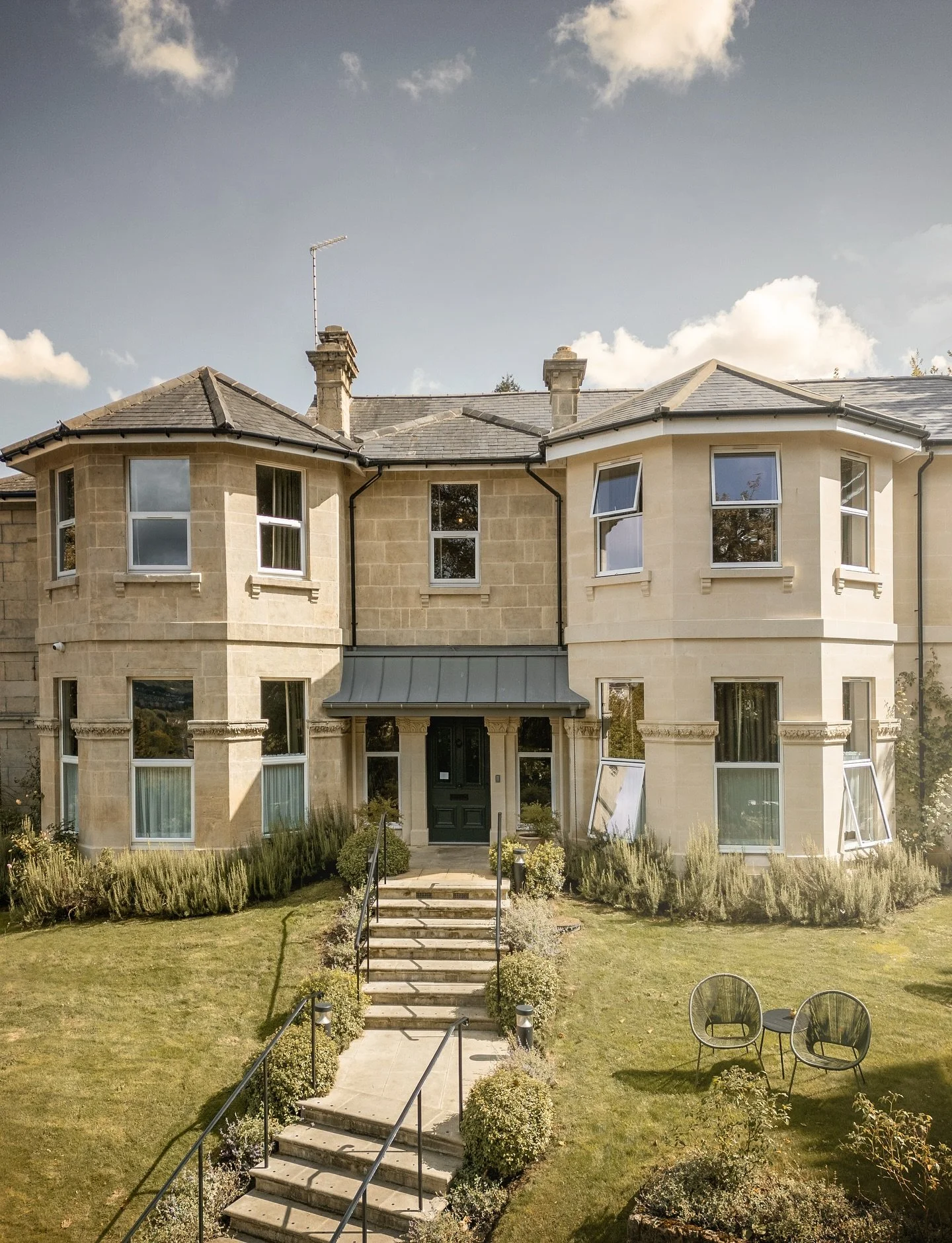 This view never gets old! ✨

Did you know we can host your next event? For more details check out our link in the bio.

|
|
#leightonhouse_bath #eventhosting #bathhotel #bathengland #beautifuldestinations #weekendsaway #guesthouses #hotels #placestos