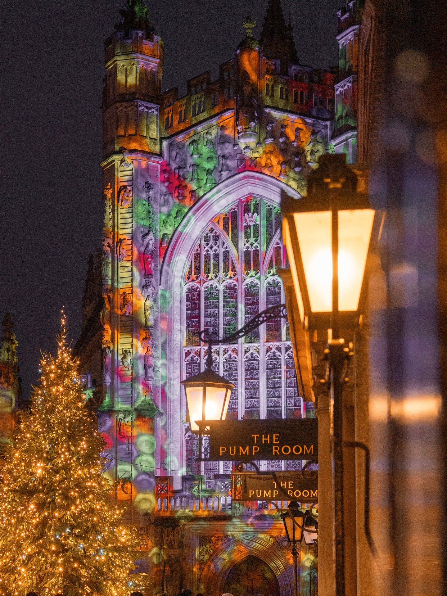 It&rsquo;s beginning to look a lot like Christmas&hellip;🎄 

The city is starting to sparkle with lights and festive decorations. Just a few more weeks until the @bathchristmasmarket officially arrives!

|
|
#winteriscoming #christmasmarket #bathuk 