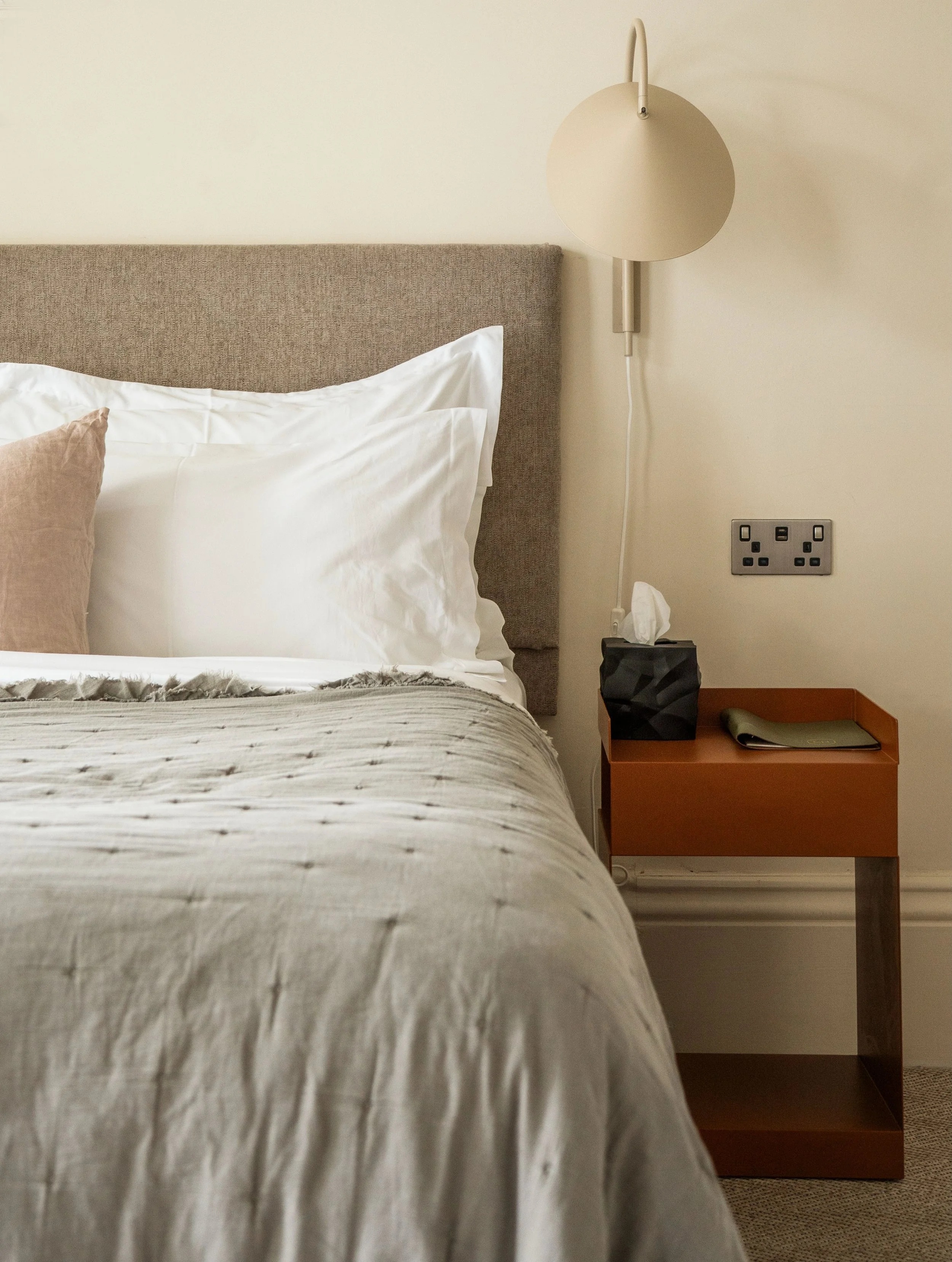 Mornings made for lingering. From a bed you don&rsquo;t want to leave, straight into a bath you don&rsquo;t want to get out of. 🛁

#slowliving #placestotravel #bathengland #roominterior #bathrooms