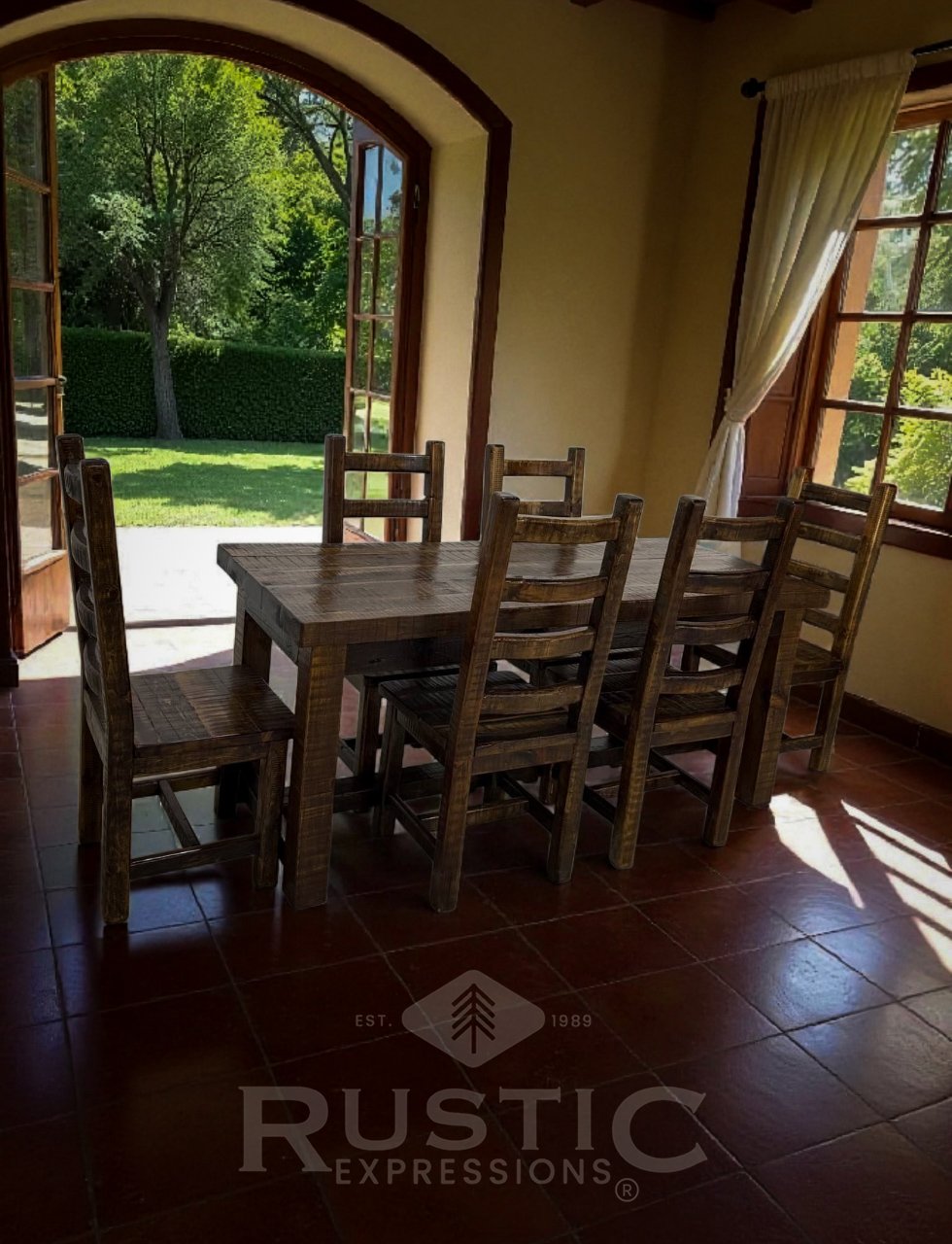 Set-old-Fashion-Nevada-Dining-Table-and-Chihuahua-Chairs-(18).jpg