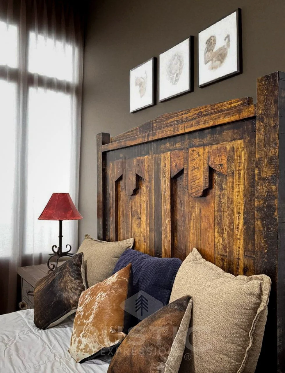 Old Fashion Dakota Bed (4).jpg