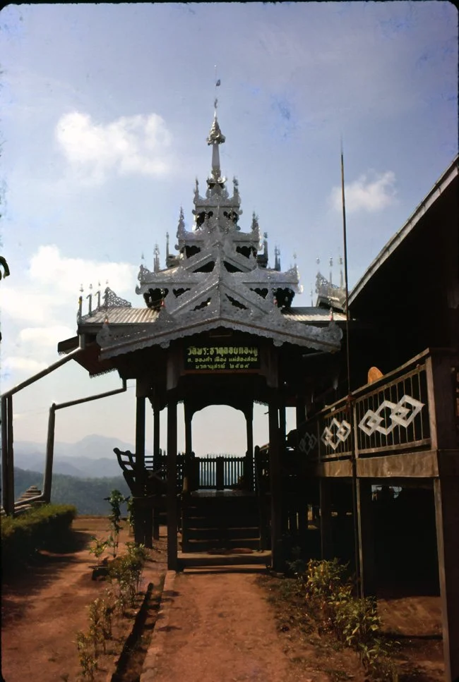 KA19 Mae Hongsorng Wat on hill throne 04 1967.jpg