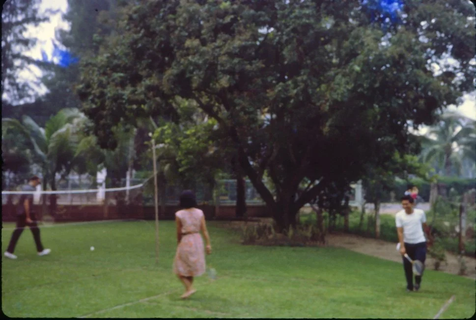 AO18 Chiang Mai garden staff badminton 041965.jpg