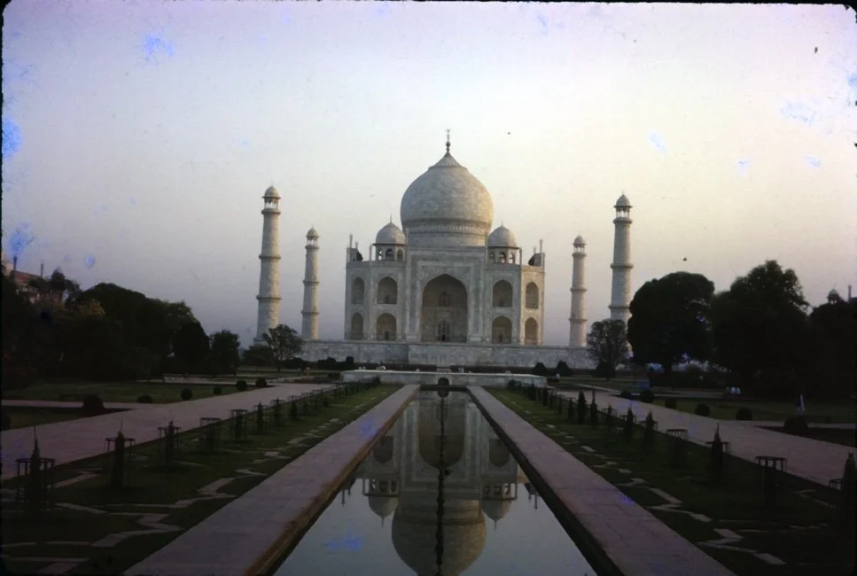AR15 Agra Taj Mahal dawn 04 1966.jpg