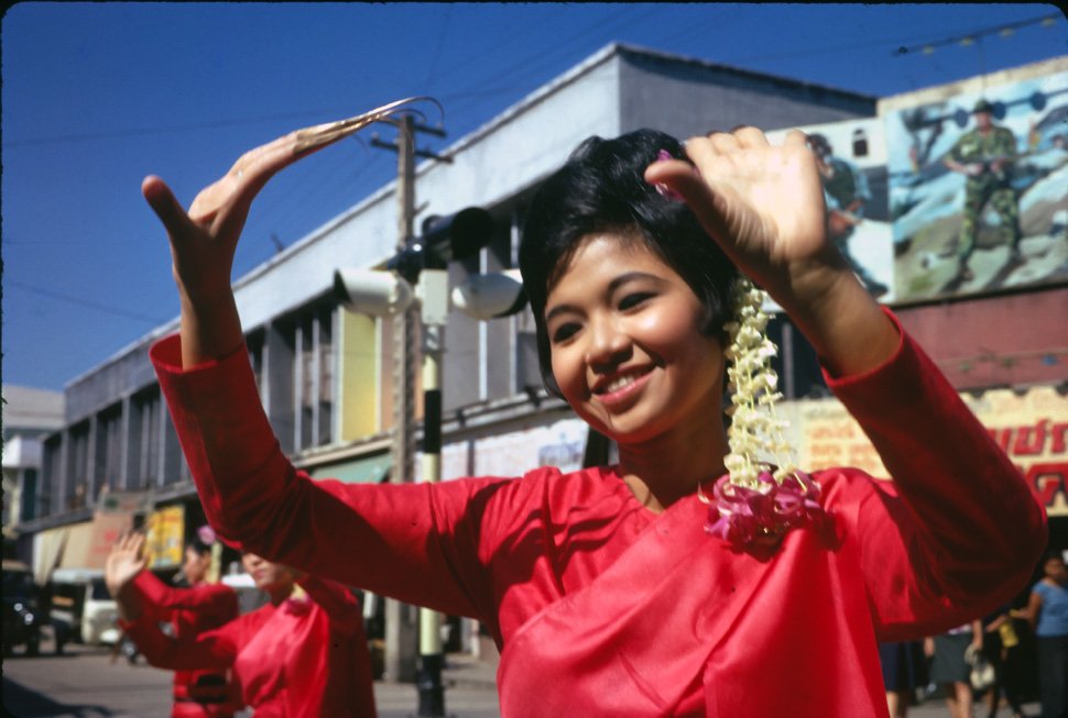 AX34 Chiang Mai University Kathin 11 1966.jpg