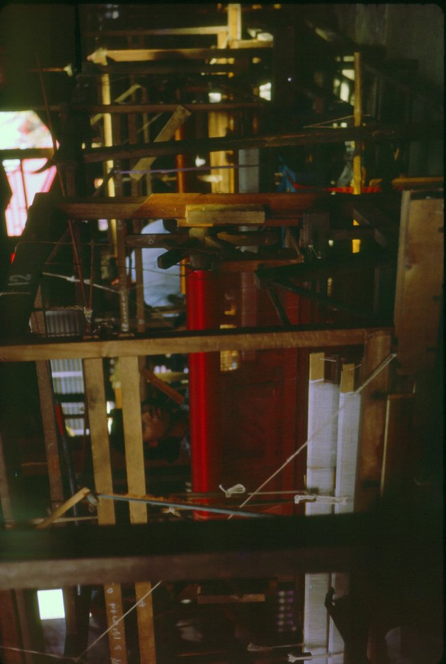 AN03 Bangkok floating market silk weaving 041965.jpg