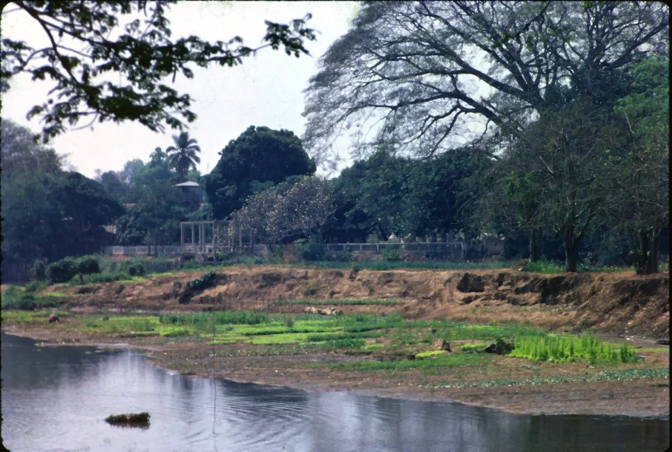 HA30 Chiang Mai river scene 03 1967.jpg